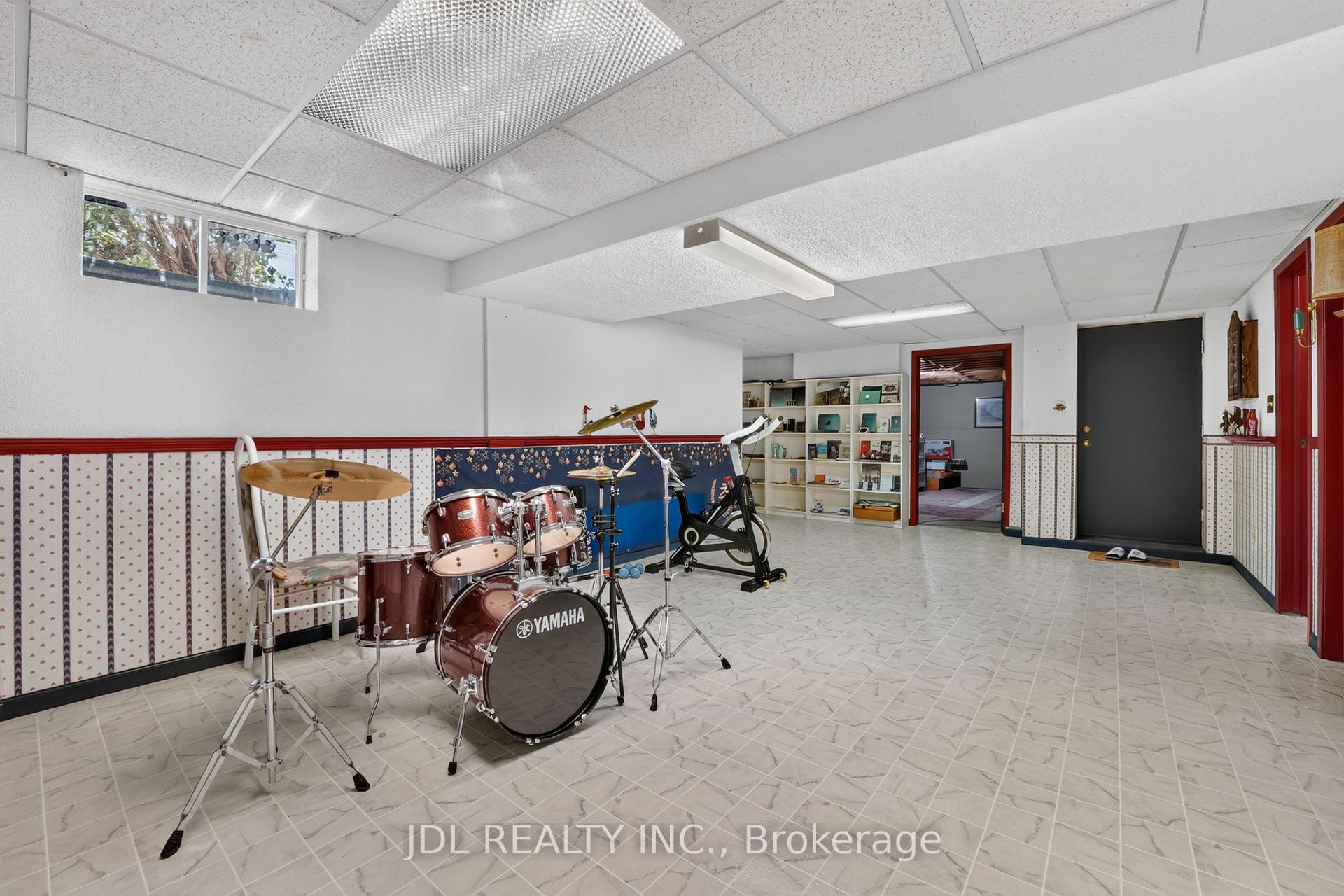 Photo 43 of 6240 Moretta Drive, Niagara Falls, Stamford — HOMEH
