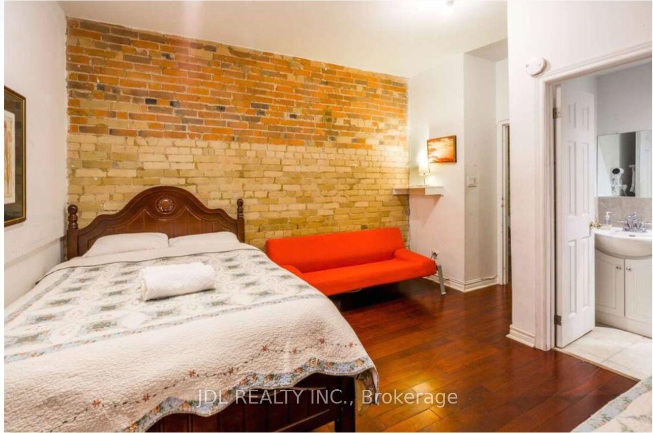 Photo 4 of Unit Masterbedroom A 2nd floor, 118 Shuter St Street, Toronto, Moss Park — HOMEH