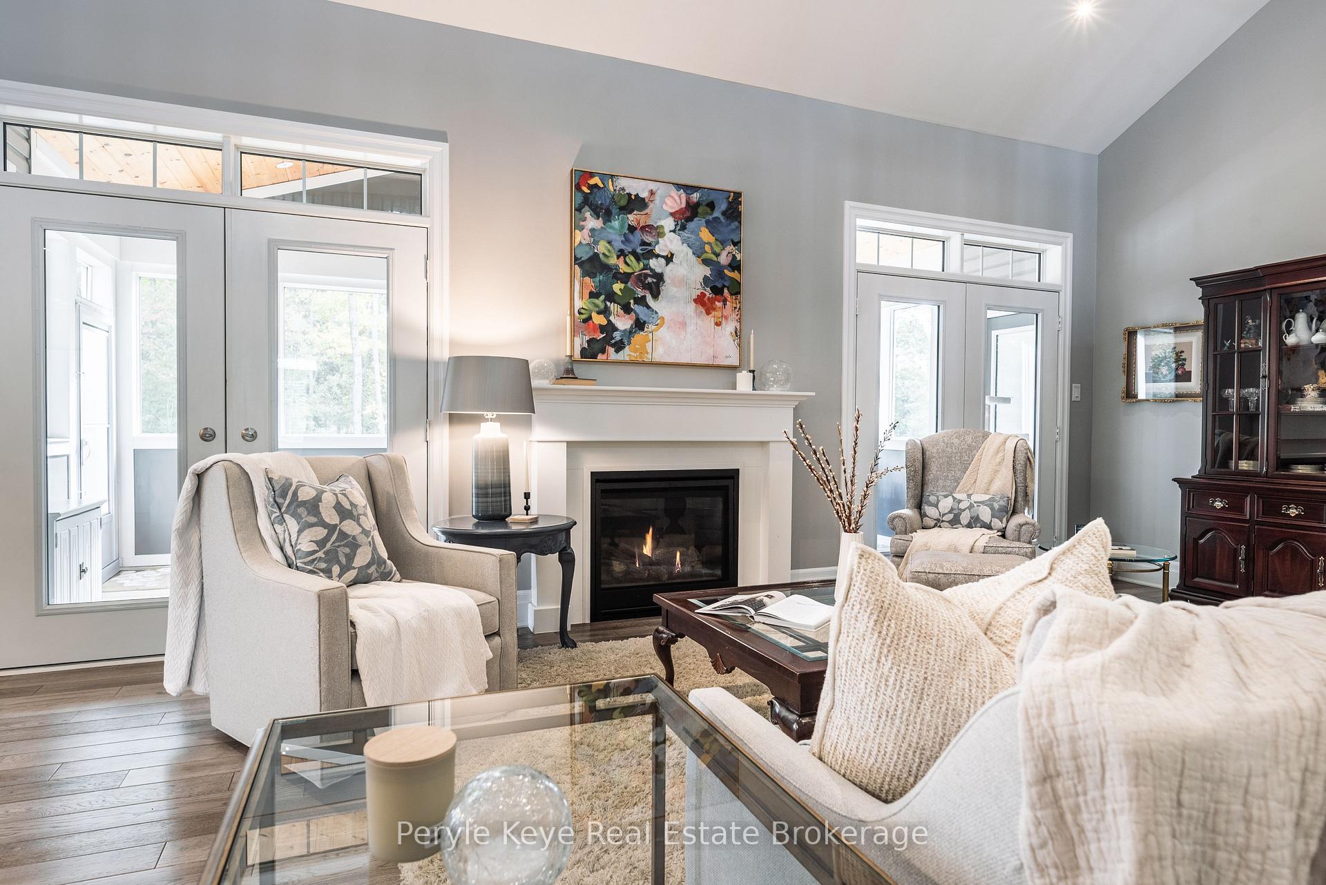 Photo 2 of 33 Hunter Place, Bracebridge, Macaulay — HOMEH
