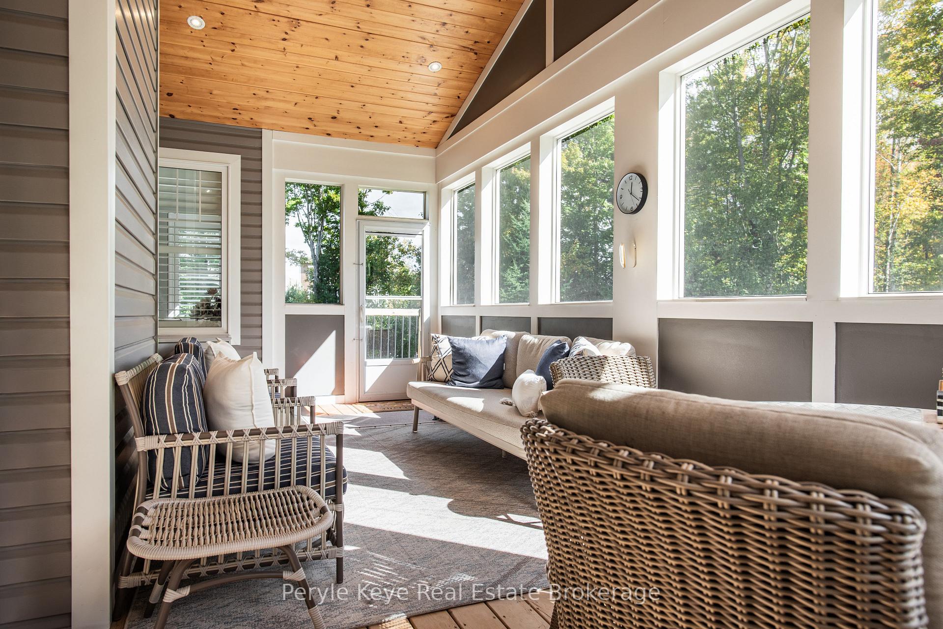 Photo 3 of 33 Hunter Place, Bracebridge, Macaulay — HOMEH