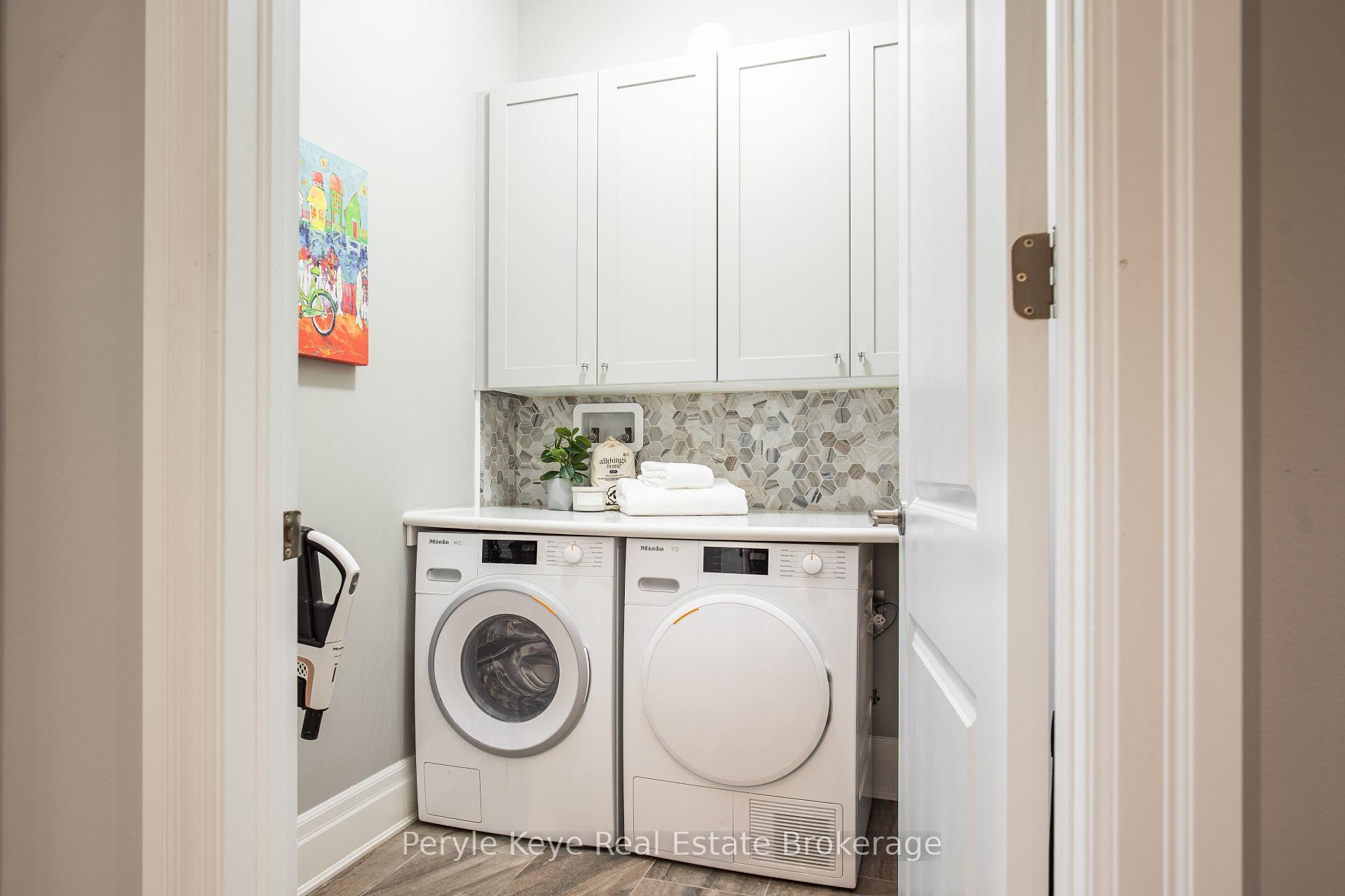 Photo 13 of 33 Hunter Place, Bracebridge, Macaulay — HOMEH