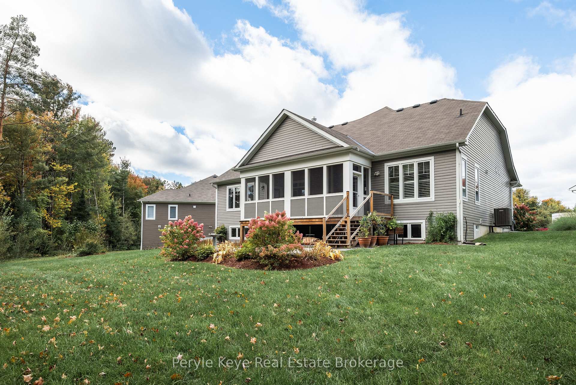 Photo 42 of 33 Hunter Place, Bracebridge, Macaulay — HOMEH