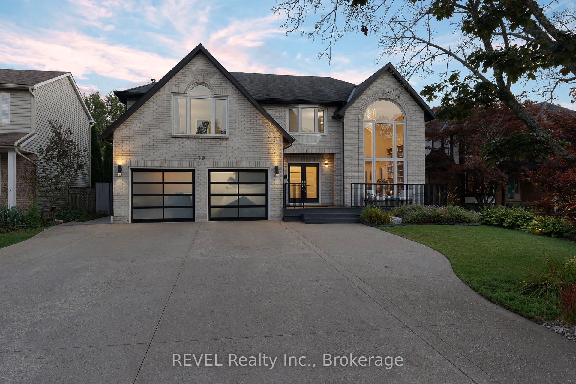 Photo 2 of 10 Meadowbrook Lane, Pelham, Fonthill — HOMEH
