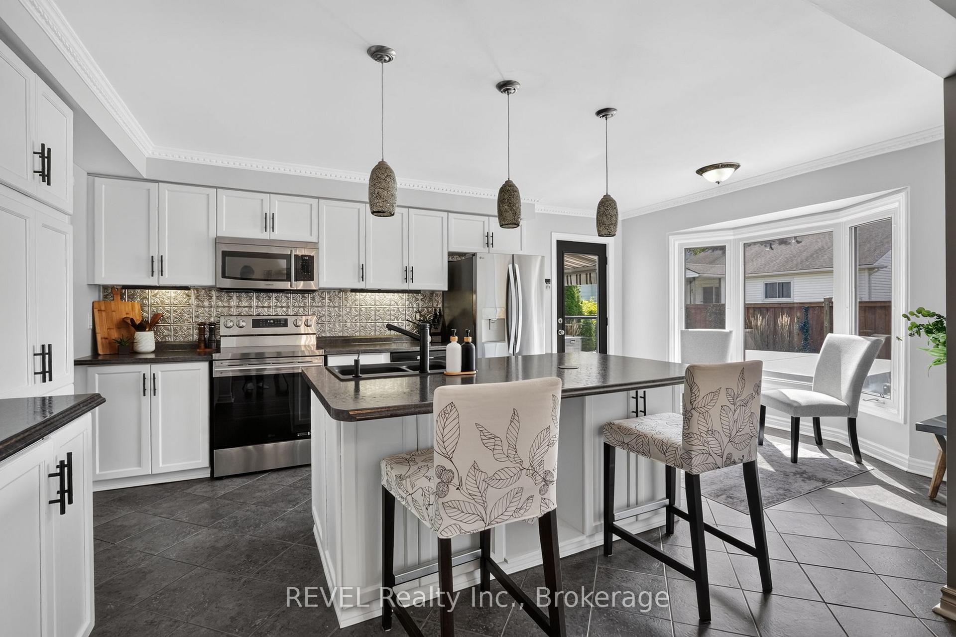 Photo 11 of 10 Meadowbrook Lane, Pelham, Fonthill — HOMEH