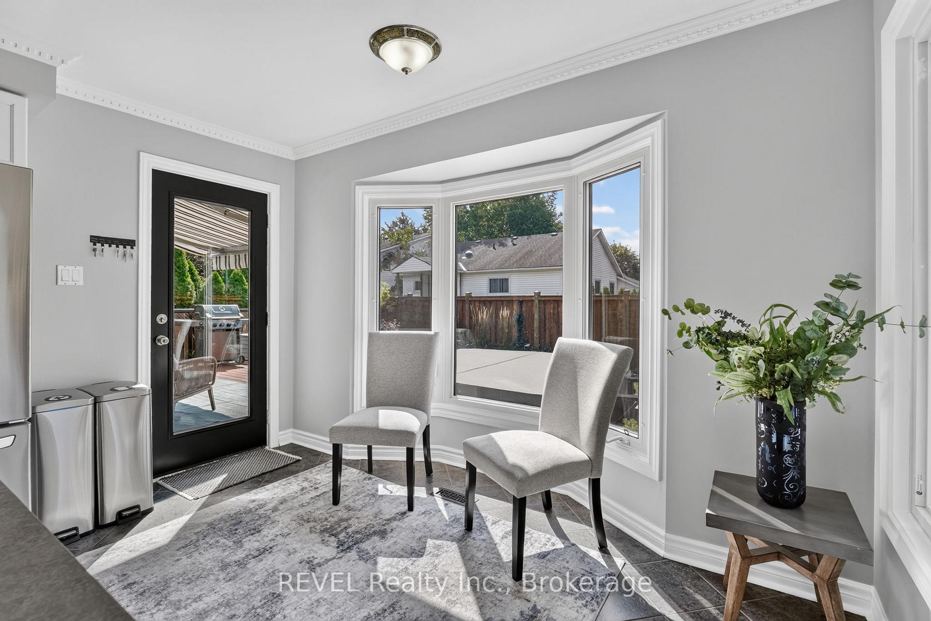 Photo 14 of 10 Meadowbrook Lane, Pelham, Fonthill — HOMEH