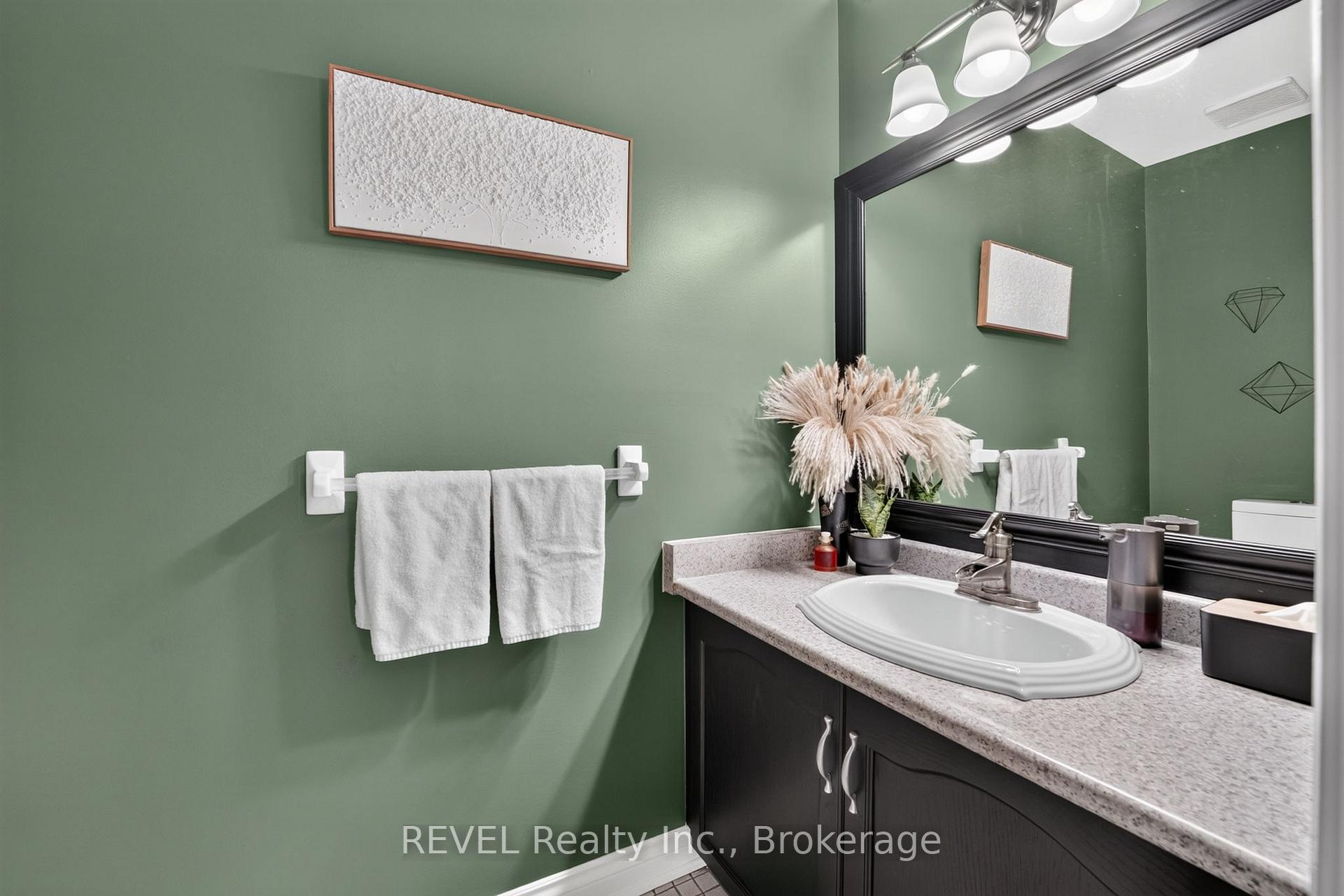 Photo 16 of 10 Meadowbrook Lane, Pelham, Fonthill — HOMEH