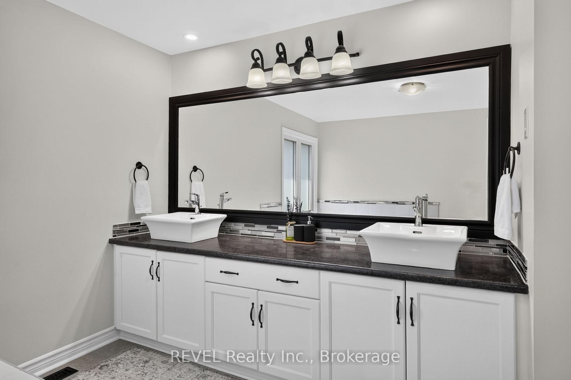 Photo 26 of 10 Meadowbrook Lane, Pelham, Fonthill — HOMEH