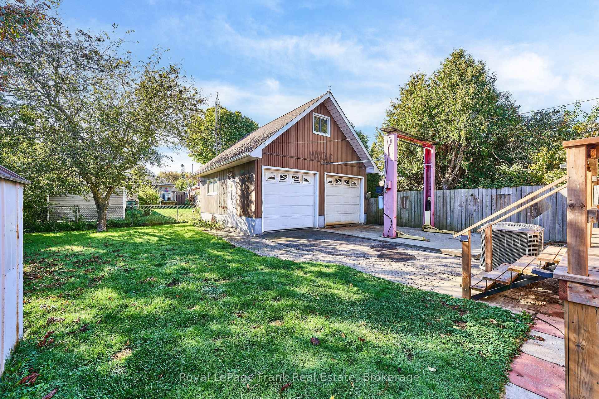 Photo 3 of 435 Woodcrest Avenue, Oshawa, McLaughlin — HOMEH