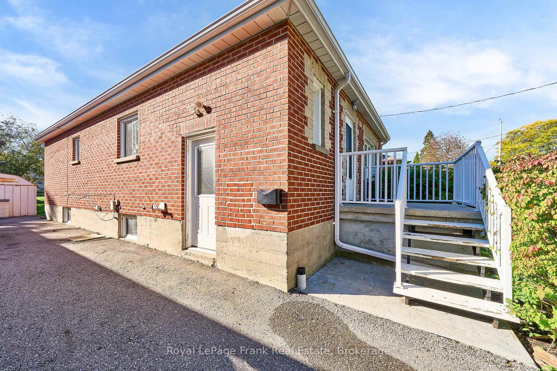 Photo 7 of 435 Woodcrest Avenue, Oshawa, McLaughlin — HOMEH
