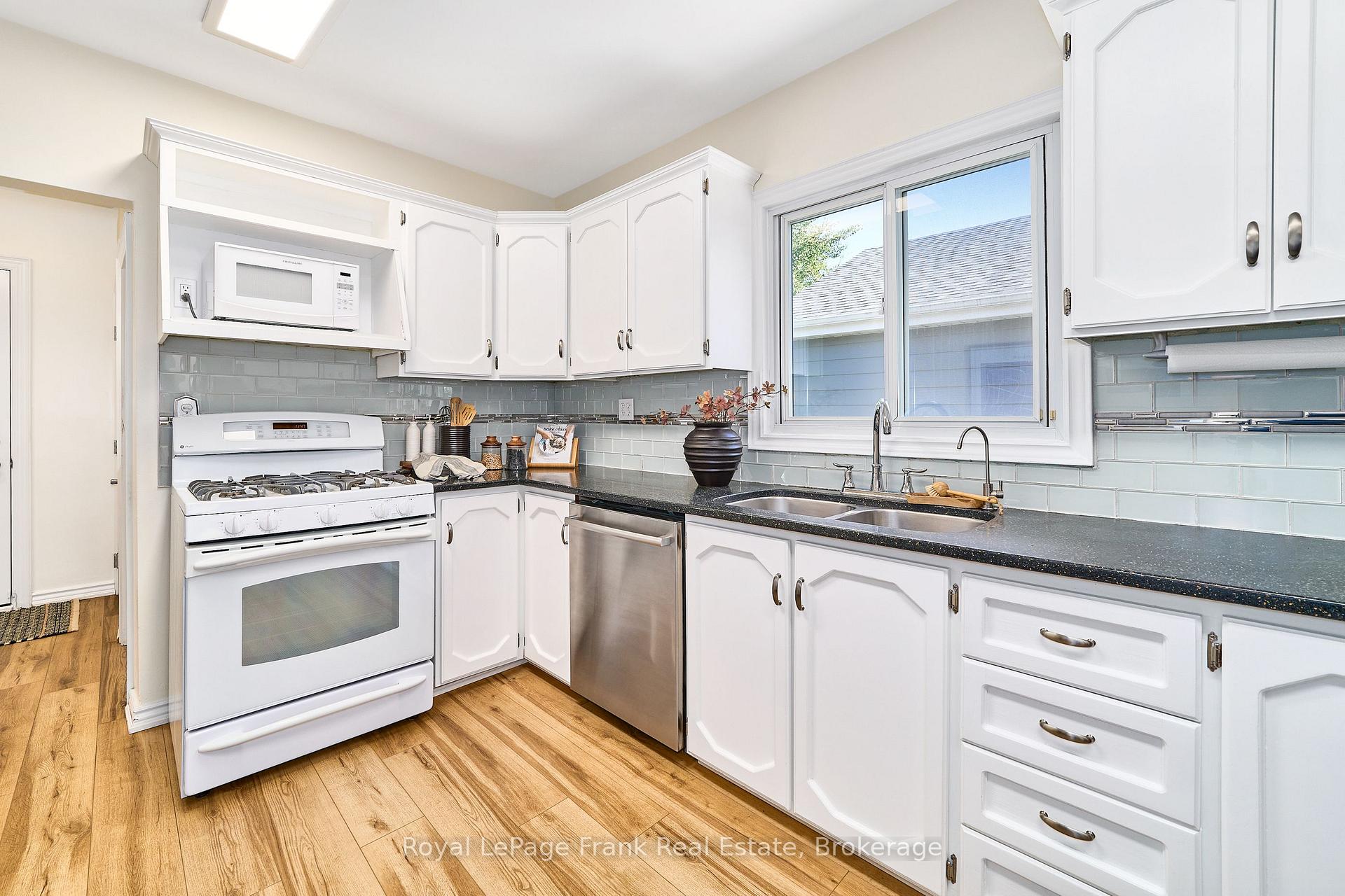 Photo 16 of 435 Woodcrest Avenue, Oshawa, McLaughlin — HOMEH