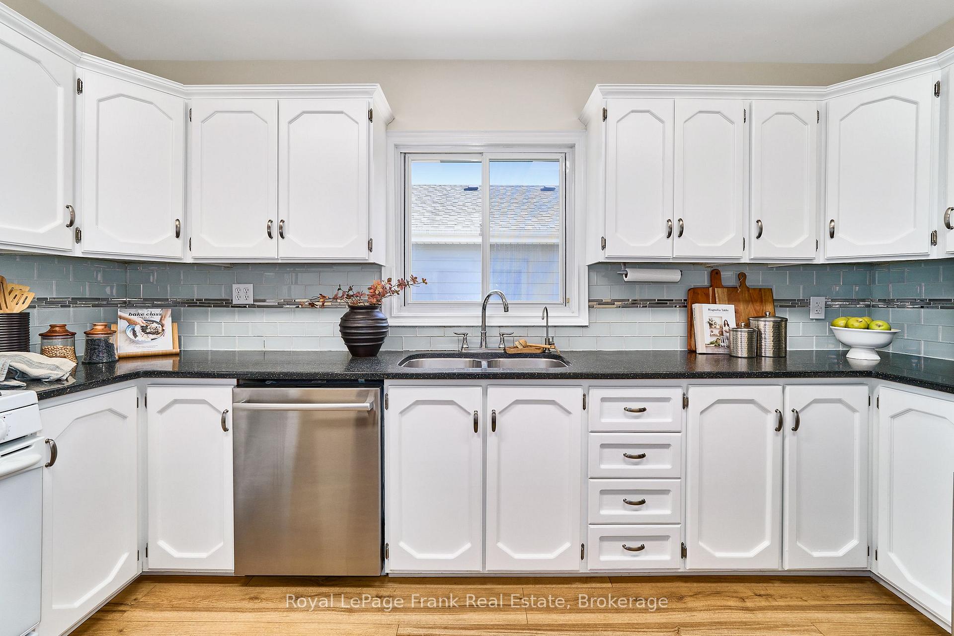 Photo 17 of 435 Woodcrest Avenue, Oshawa, McLaughlin — HOMEH