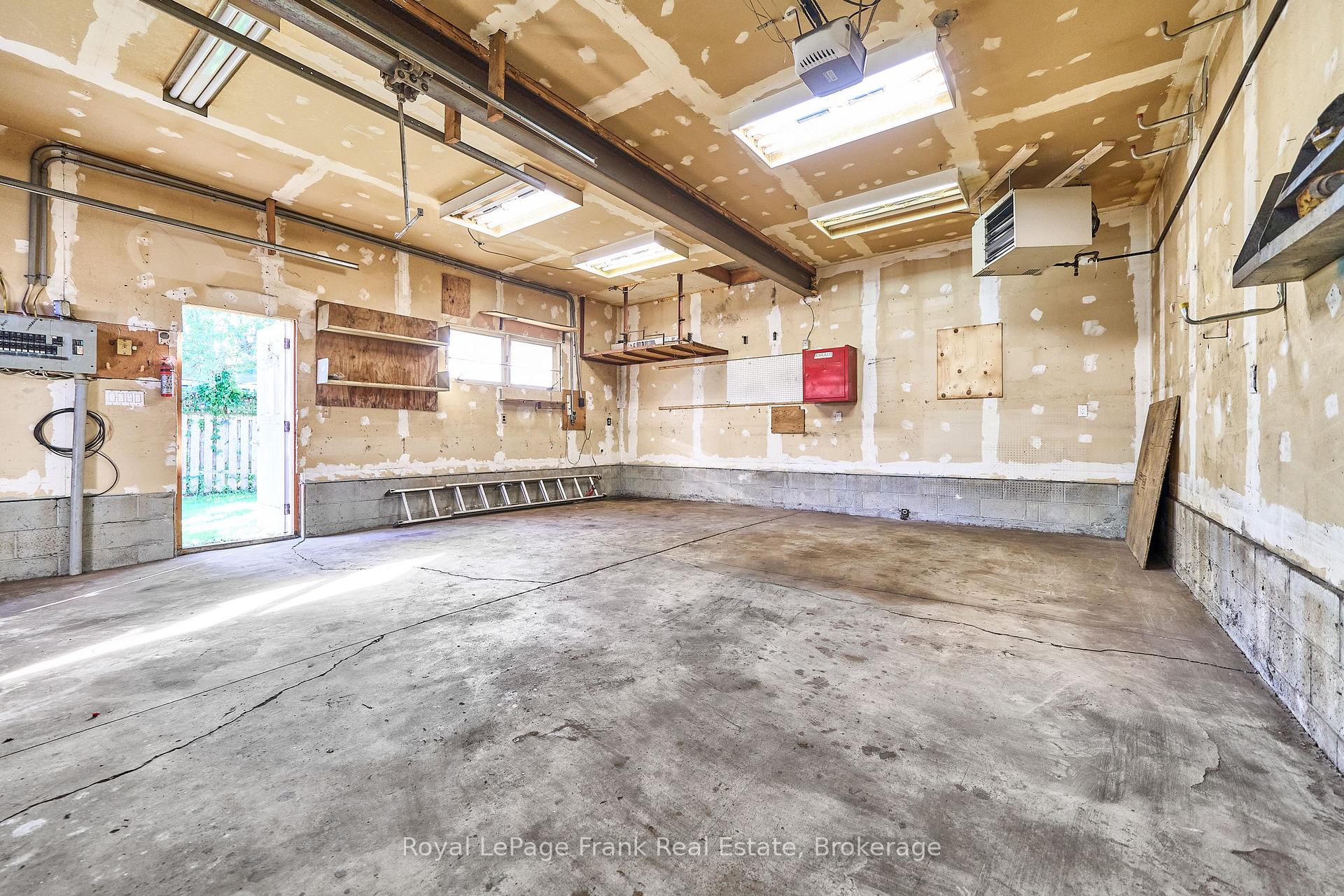 Photo 35 of 435 Woodcrest Avenue, Oshawa, McLaughlin — HOMEH