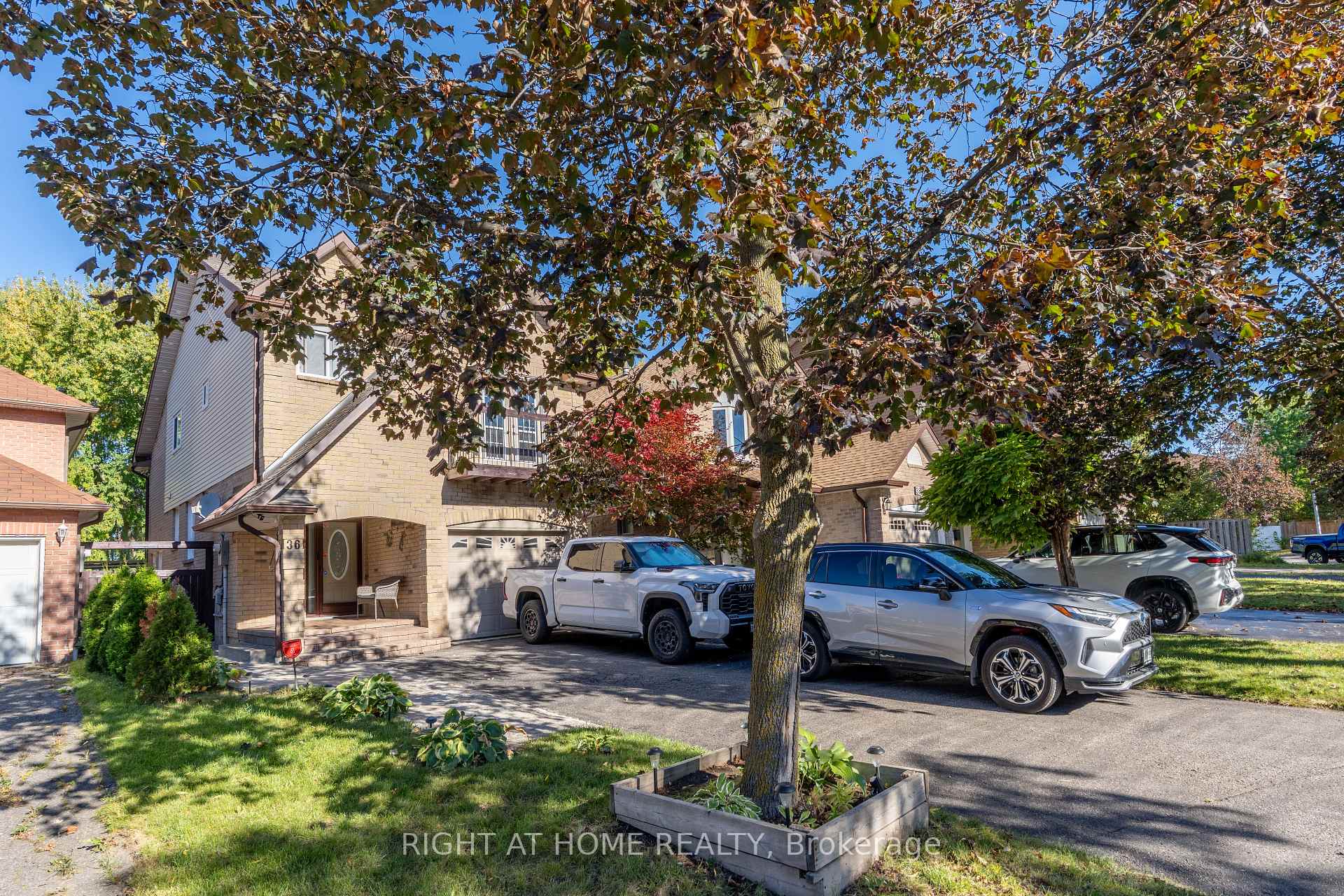 Photo 4 of 36 Burton Road W, Brampton, Brampton West — HOMEH