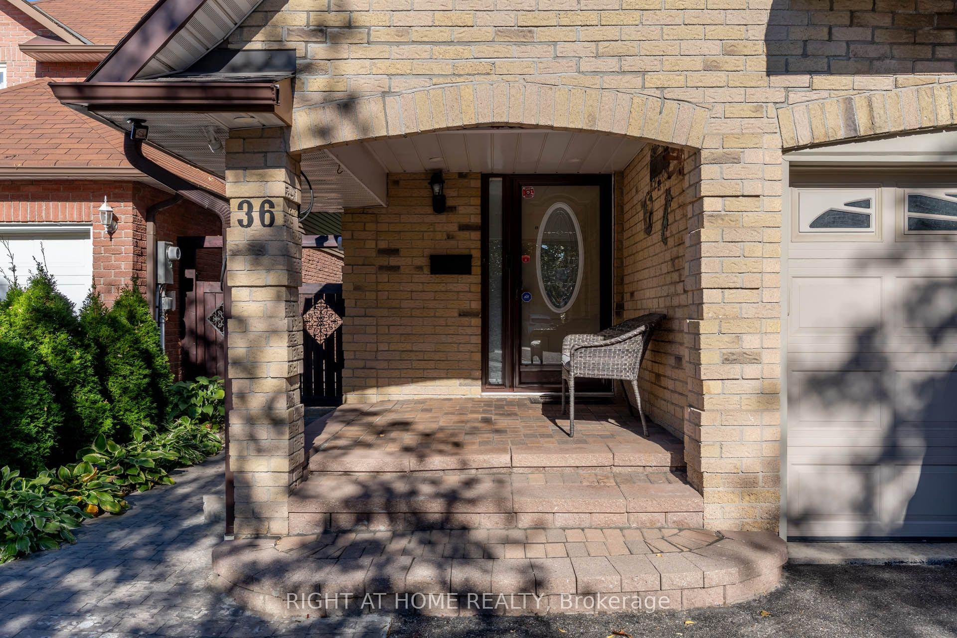 Photo 7 of 36 Burton Road W, Brampton, Brampton West — HOMEH