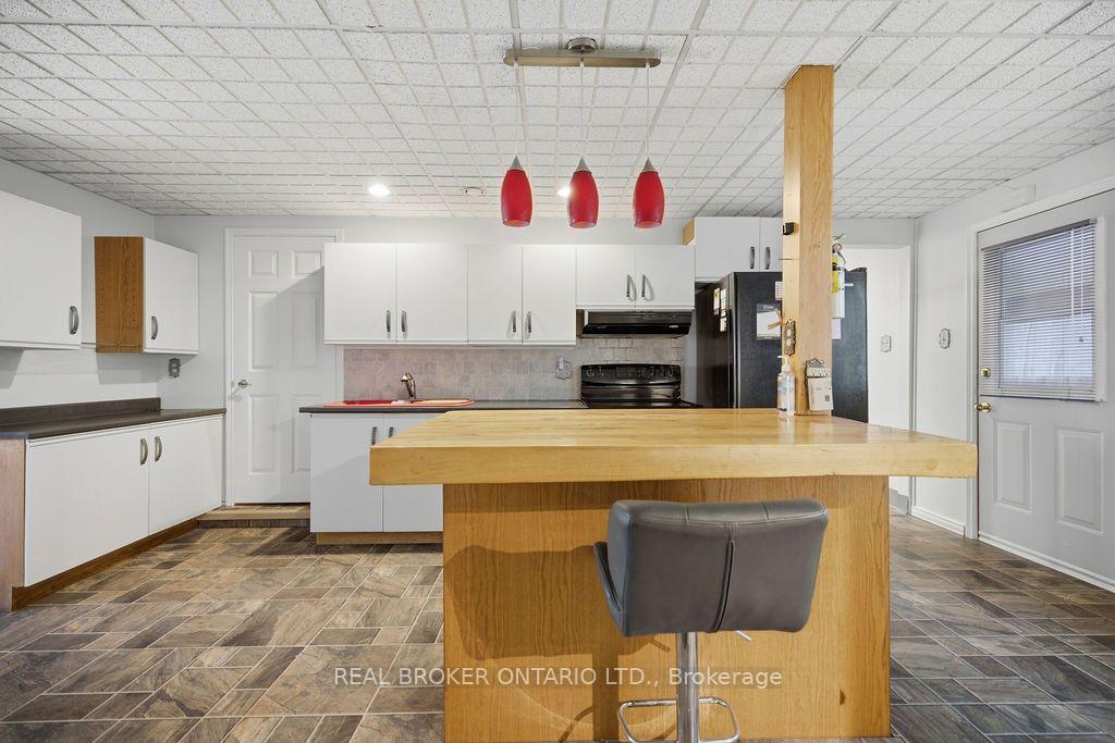 Photo 5 of 800 Pinegrove Crescent, Petawawa, Petawawa — HOMEH
