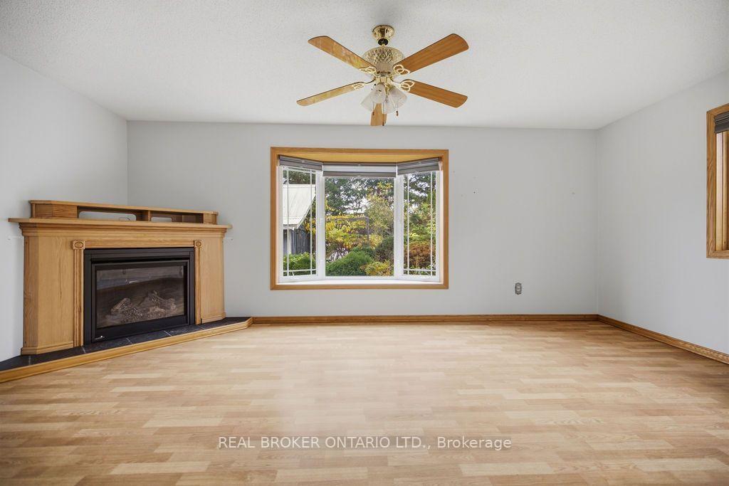 Photo 10 of 800 Pinegrove Crescent, Petawawa, Petawawa — HOMEH