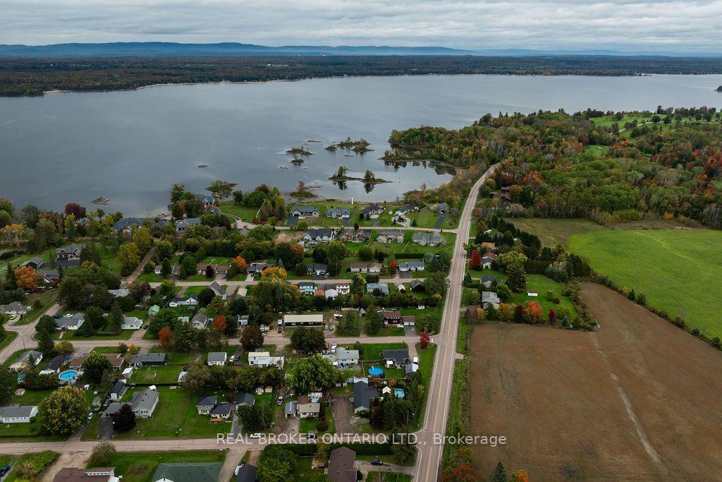 Photo 41 of 800 Pinegrove Crescent, Petawawa, Petawawa — HOMEH