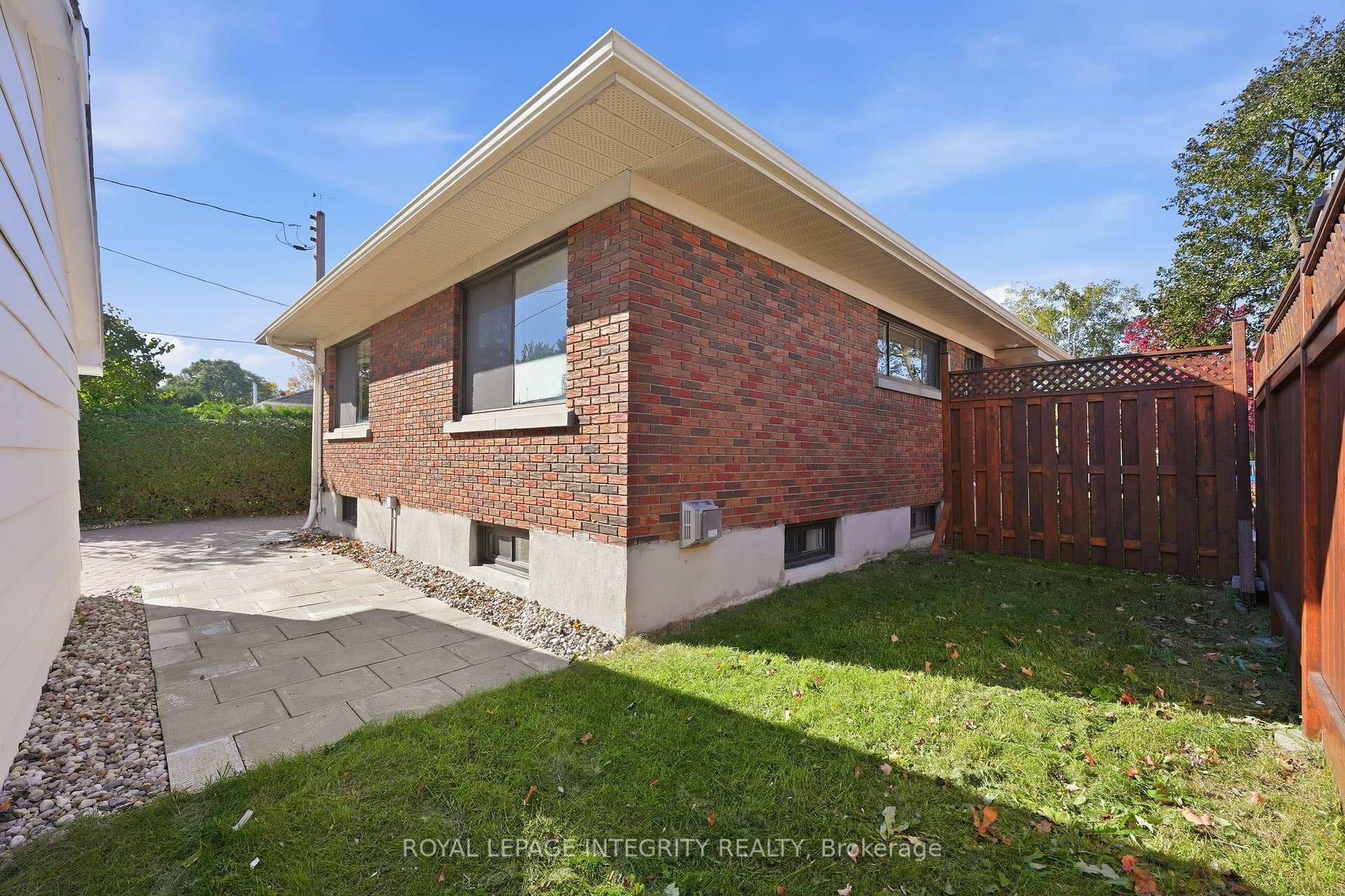 Photo 36 of 2007 Dorval Avenue, Ottawa, Elmvale Acres — HOMEH
