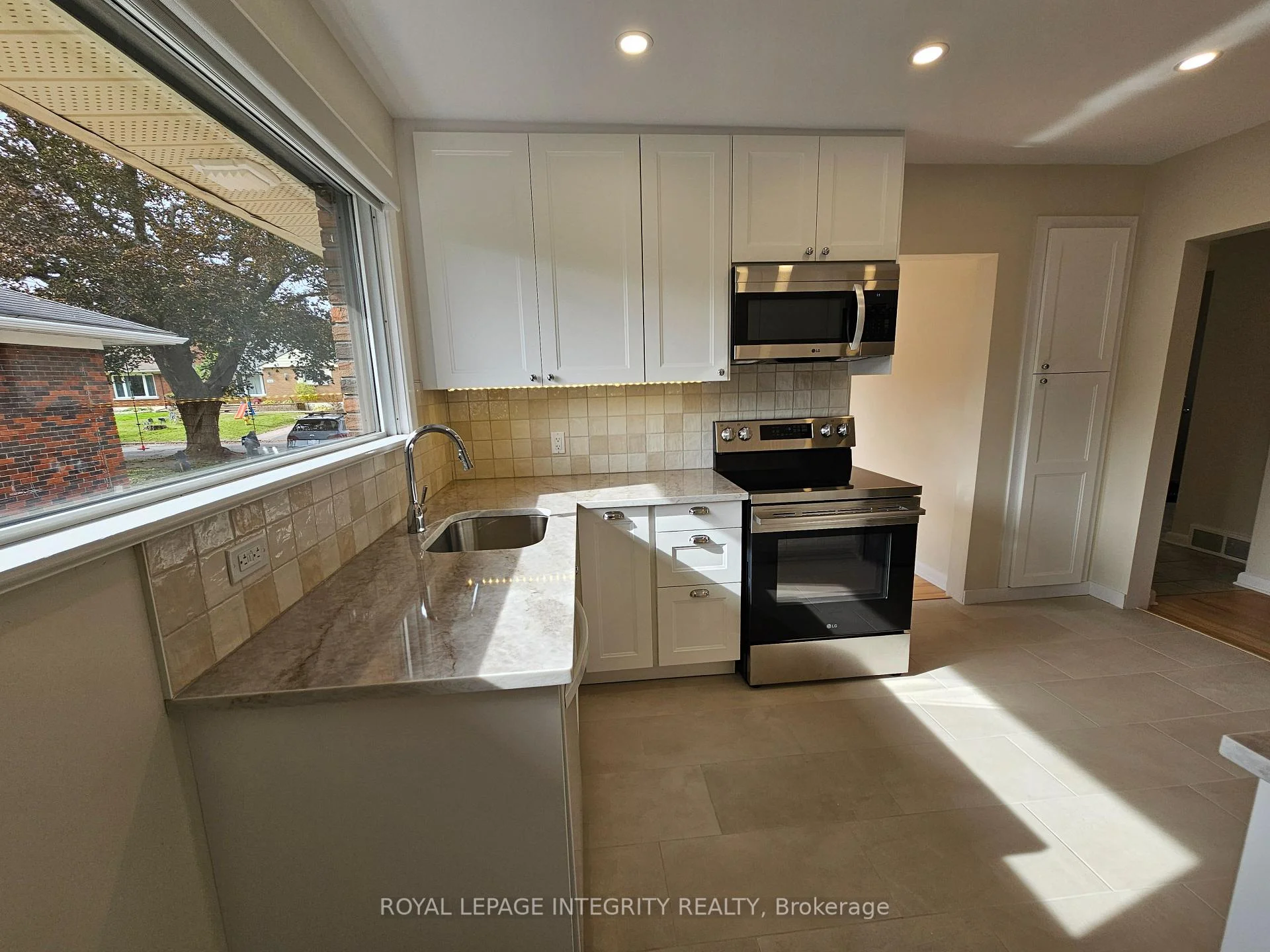 Photo 17 of 2007 Dorval Avenue, Ottawa, Elmvale Acres — HOMEH