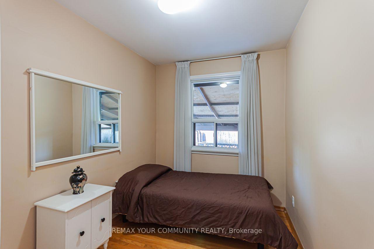 Photo 19 of 15 Valencia Crescent, North York, Maple Leaf — HOMEH