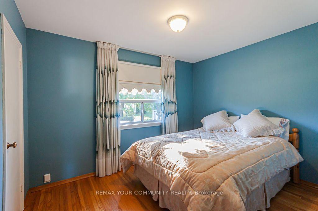 Photo 23 of 15 Valencia Crescent, North York, Maple Leaf — HOMEH