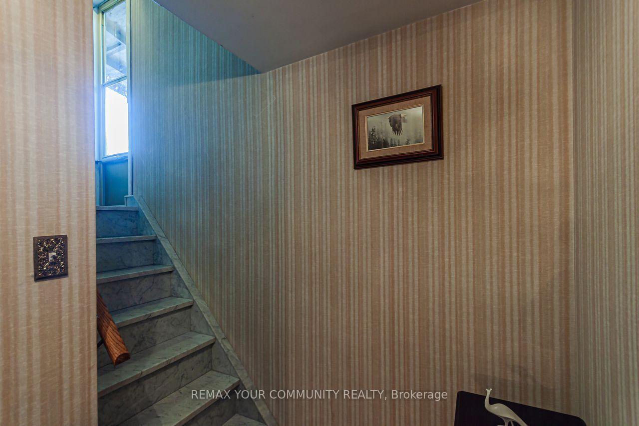 Photo 26 of 15 Valencia Crescent, North York, Maple Leaf — HOMEH