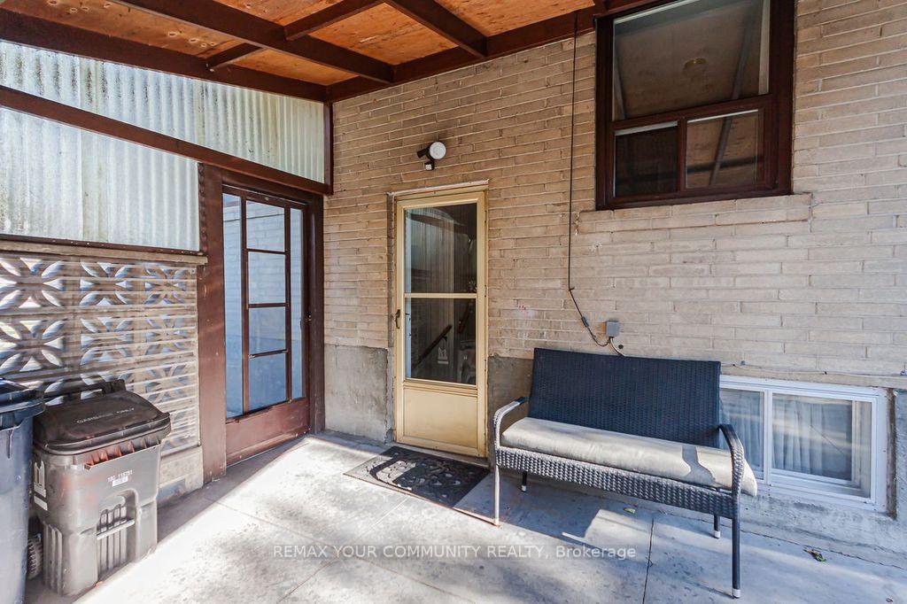 Photo 38 of 15 Valencia Crescent, North York, Maple Leaf — HOMEH