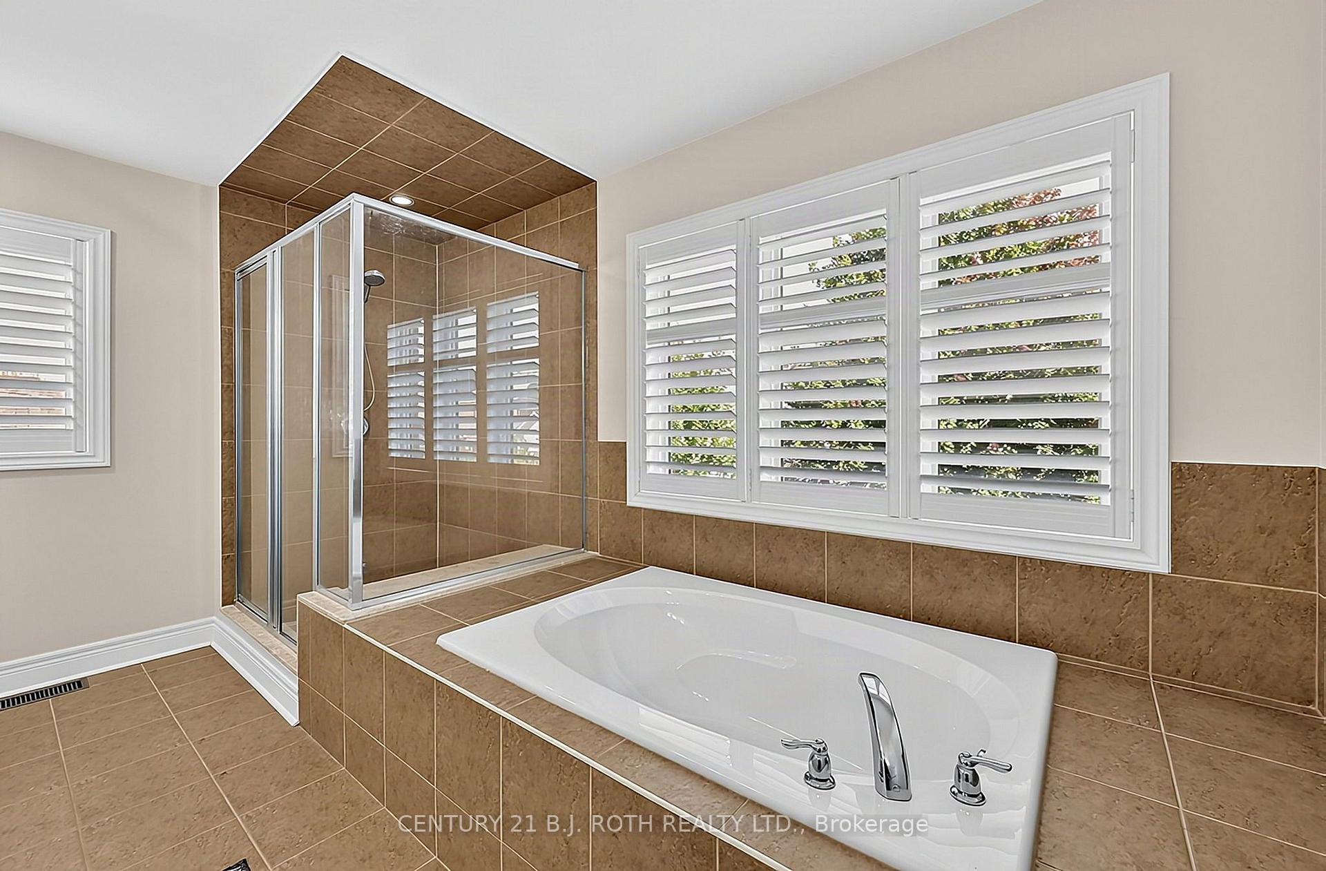 Photo 24 of 81 Royal Park Boulevard, Barrie, Bayshore — HOMEH