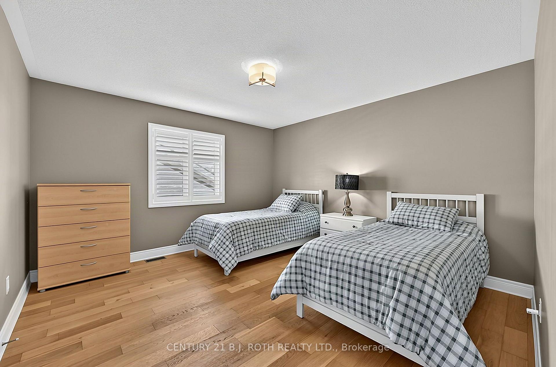 Photo 25 of 81 Royal Park Boulevard, Barrie, Bayshore — HOMEH