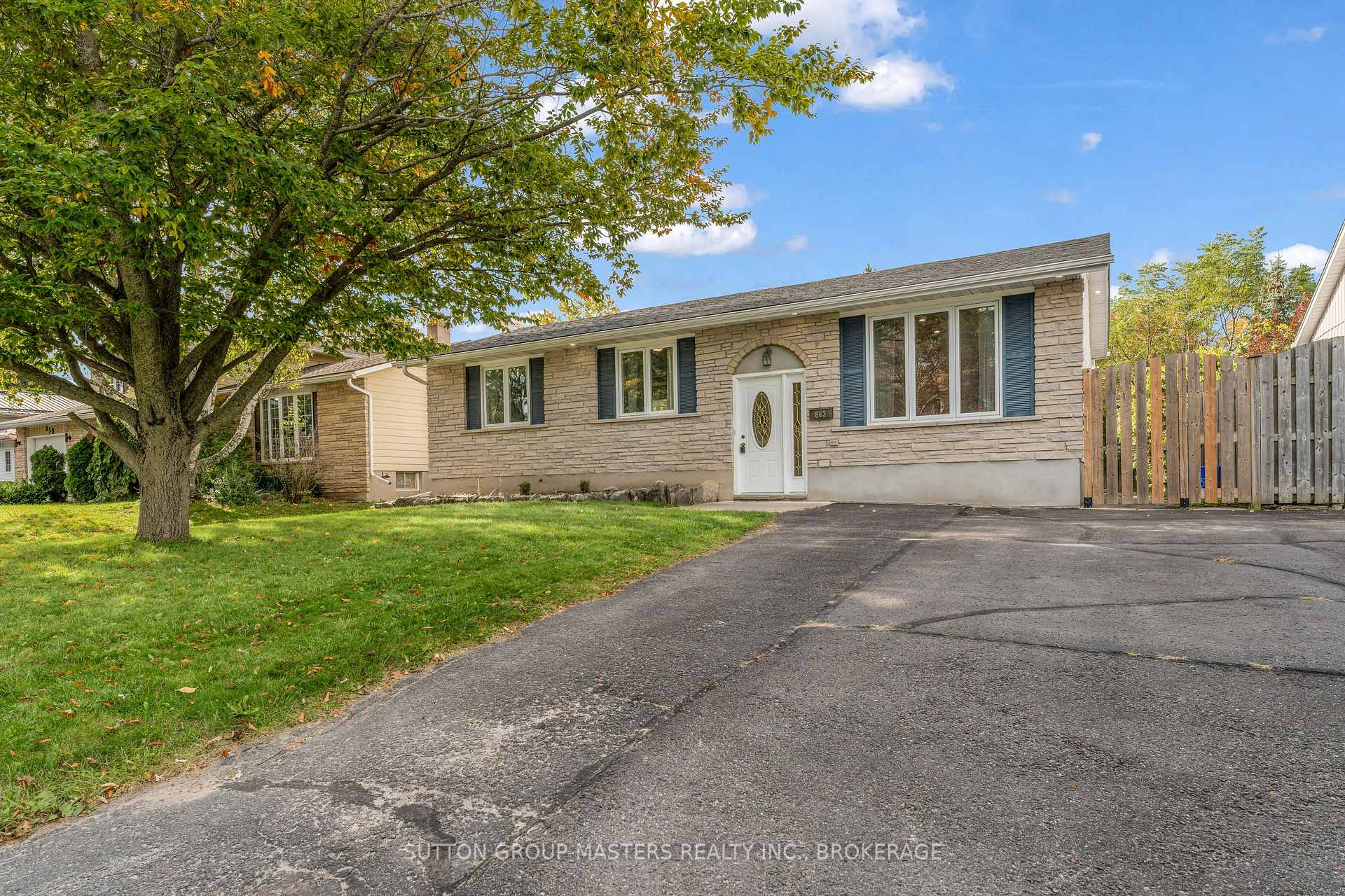 Photo 1 of 863 Pembridge Crescent, Kingston, South of Taylor-Kidd Blvd — HOMEH