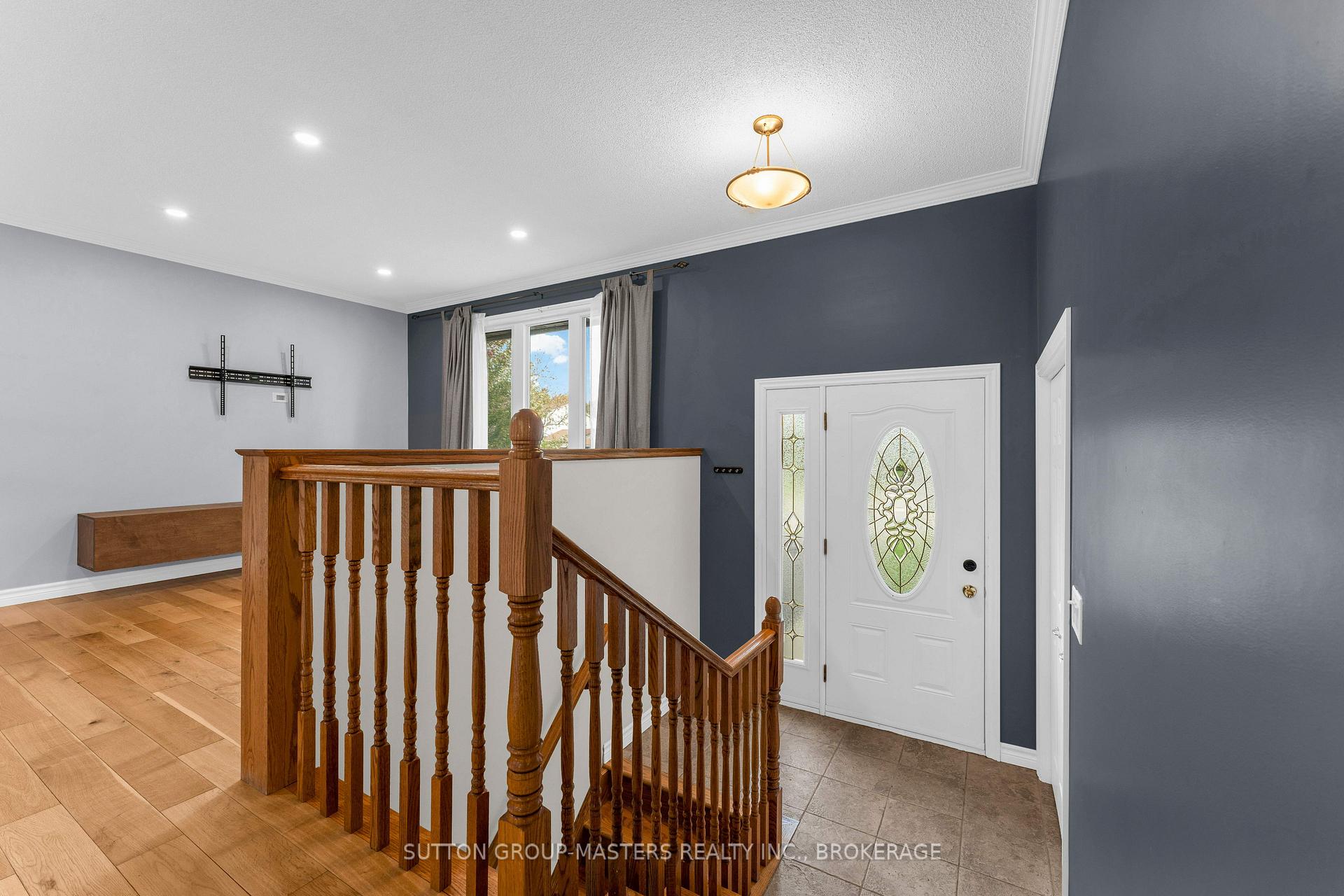 Photo 3 of 863 Pembridge Crescent, Kingston, South of Taylor-Kidd Blvd — HOMEH