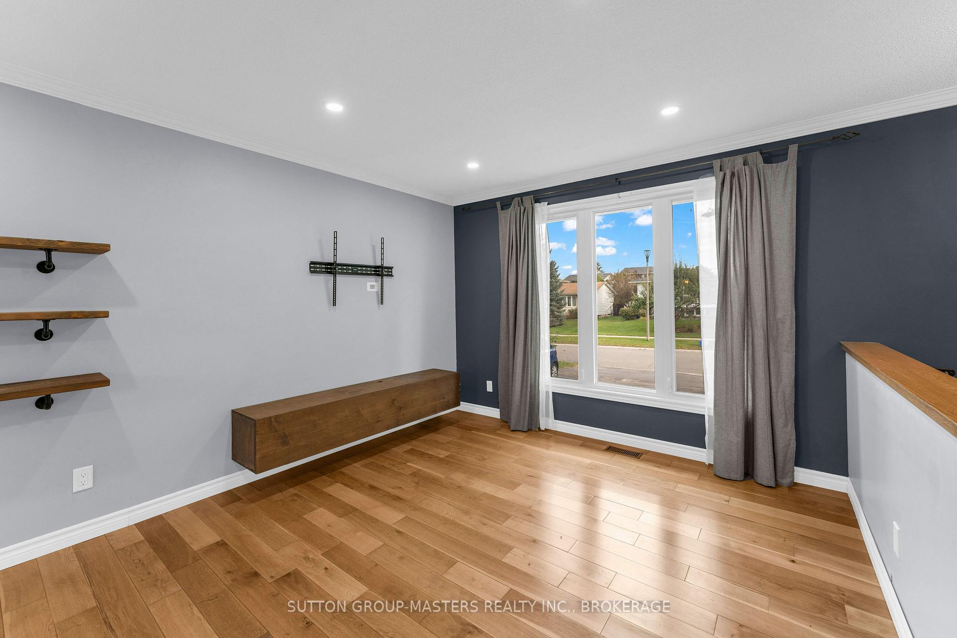 Photo 6 of 863 Pembridge Crescent, Kingston, South of Taylor-Kidd Blvd — HOMEH