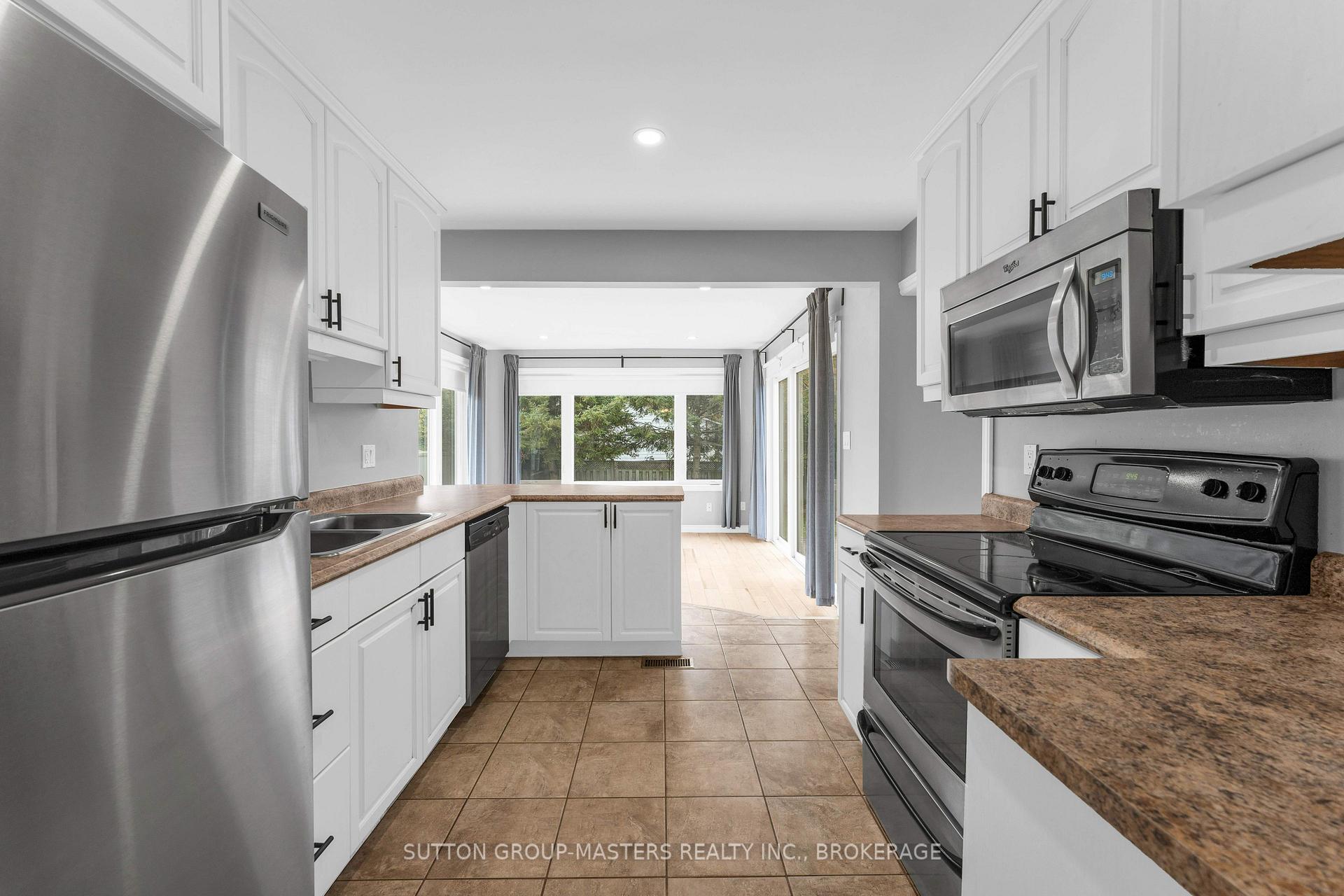 Photo 12 of 863 Pembridge Crescent, Kingston, South of Taylor-Kidd Blvd — HOMEH