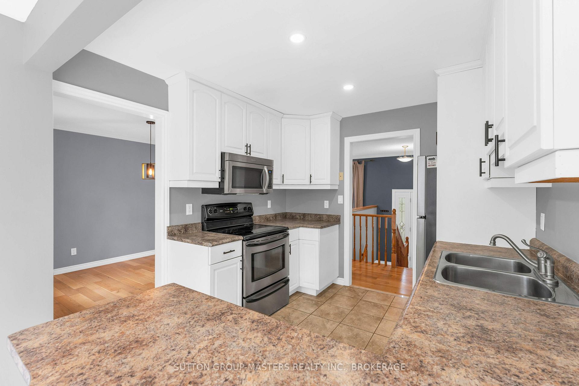 Photo 13 of 863 Pembridge Crescent, Kingston, South of Taylor-Kidd Blvd — HOMEH