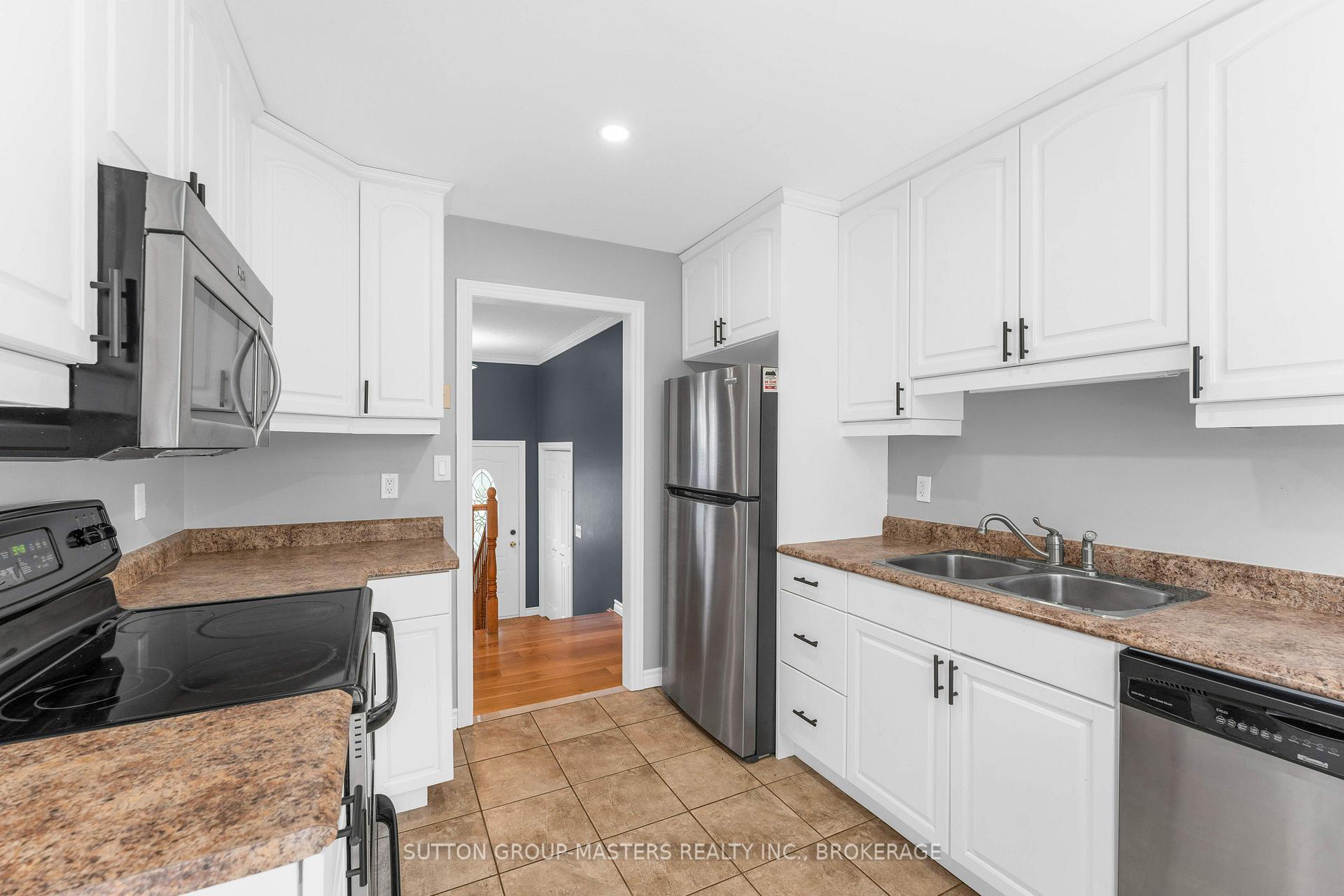 Photo 14 of 863 Pembridge Crescent, Kingston, South of Taylor-Kidd Blvd — HOMEH