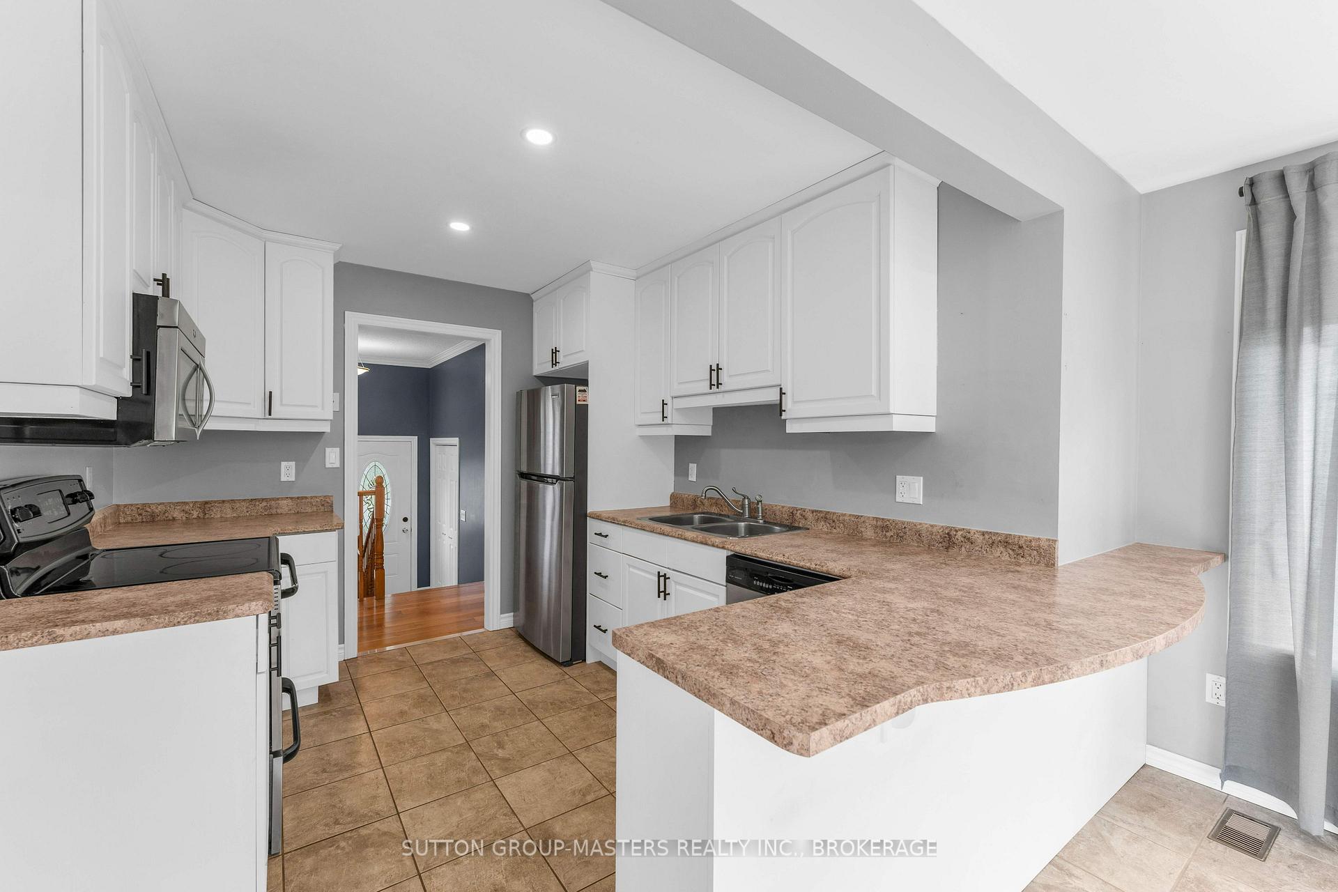 Photo 15 of 863 Pembridge Crescent, Kingston, South of Taylor-Kidd Blvd — HOMEH