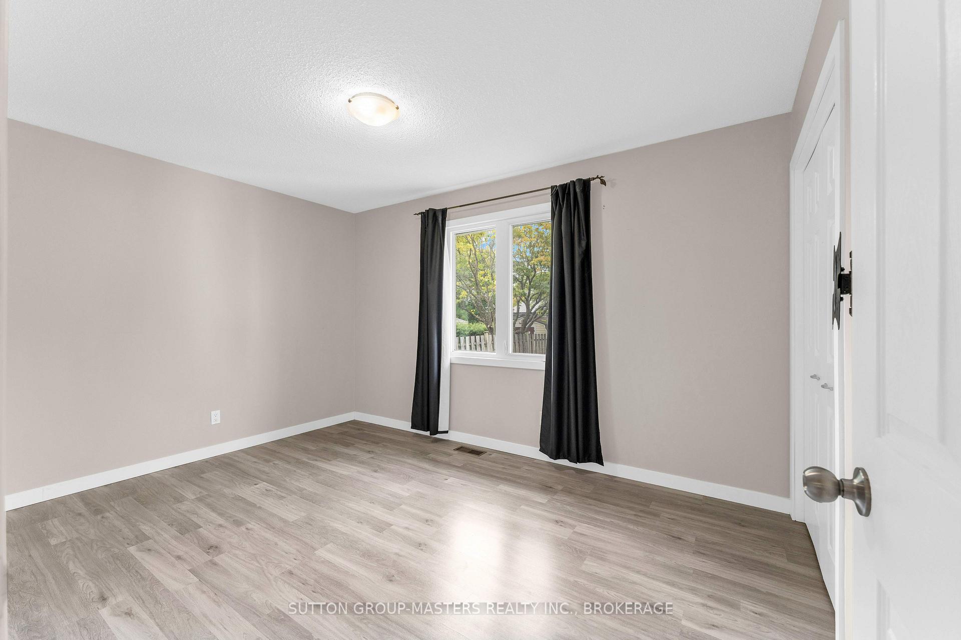 Photo 22 of 863 Pembridge Crescent, Kingston, South of Taylor-Kidd Blvd — HOMEH
