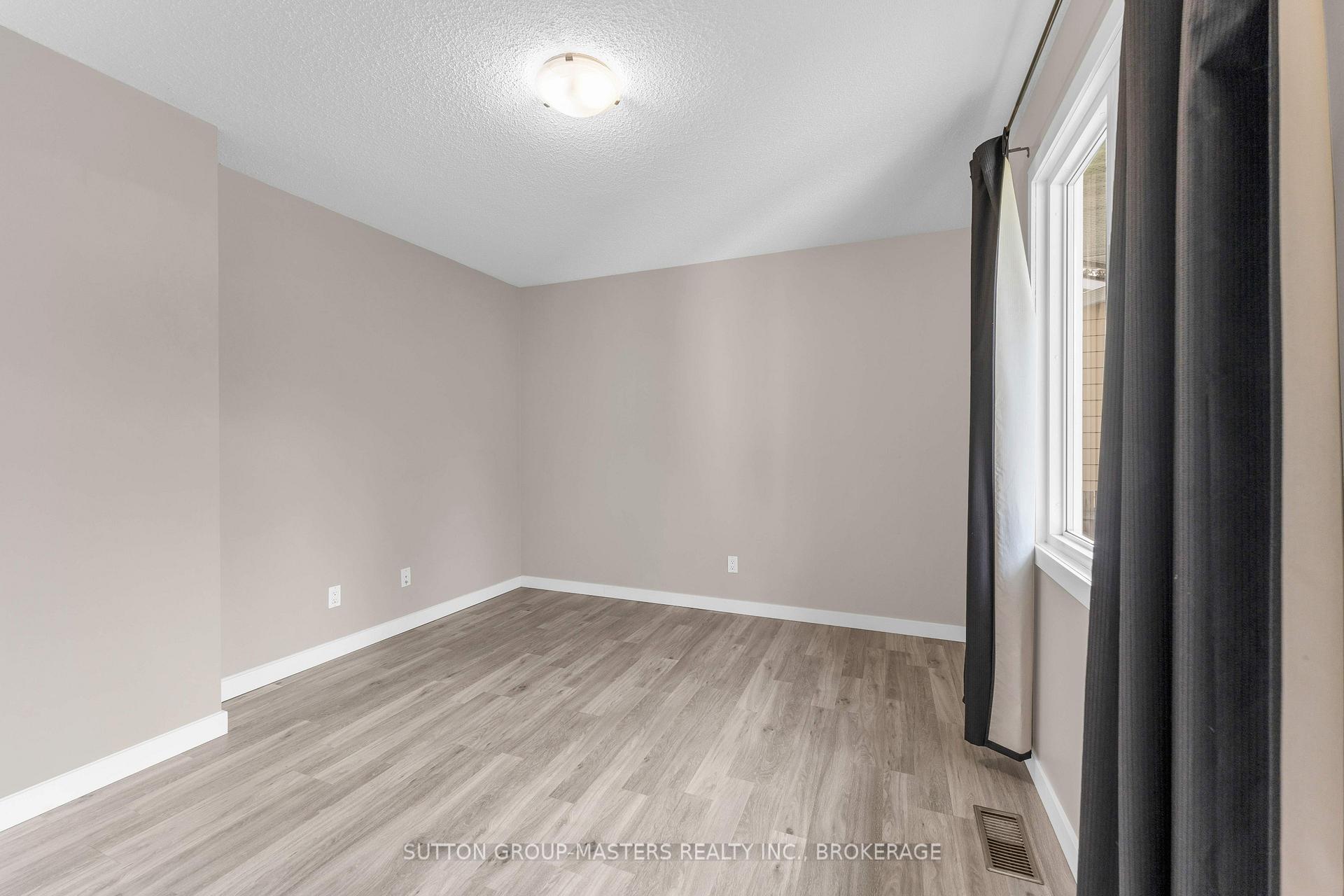 Photo 24 of 863 Pembridge Crescent, Kingston, South of Taylor-Kidd Blvd — HOMEH