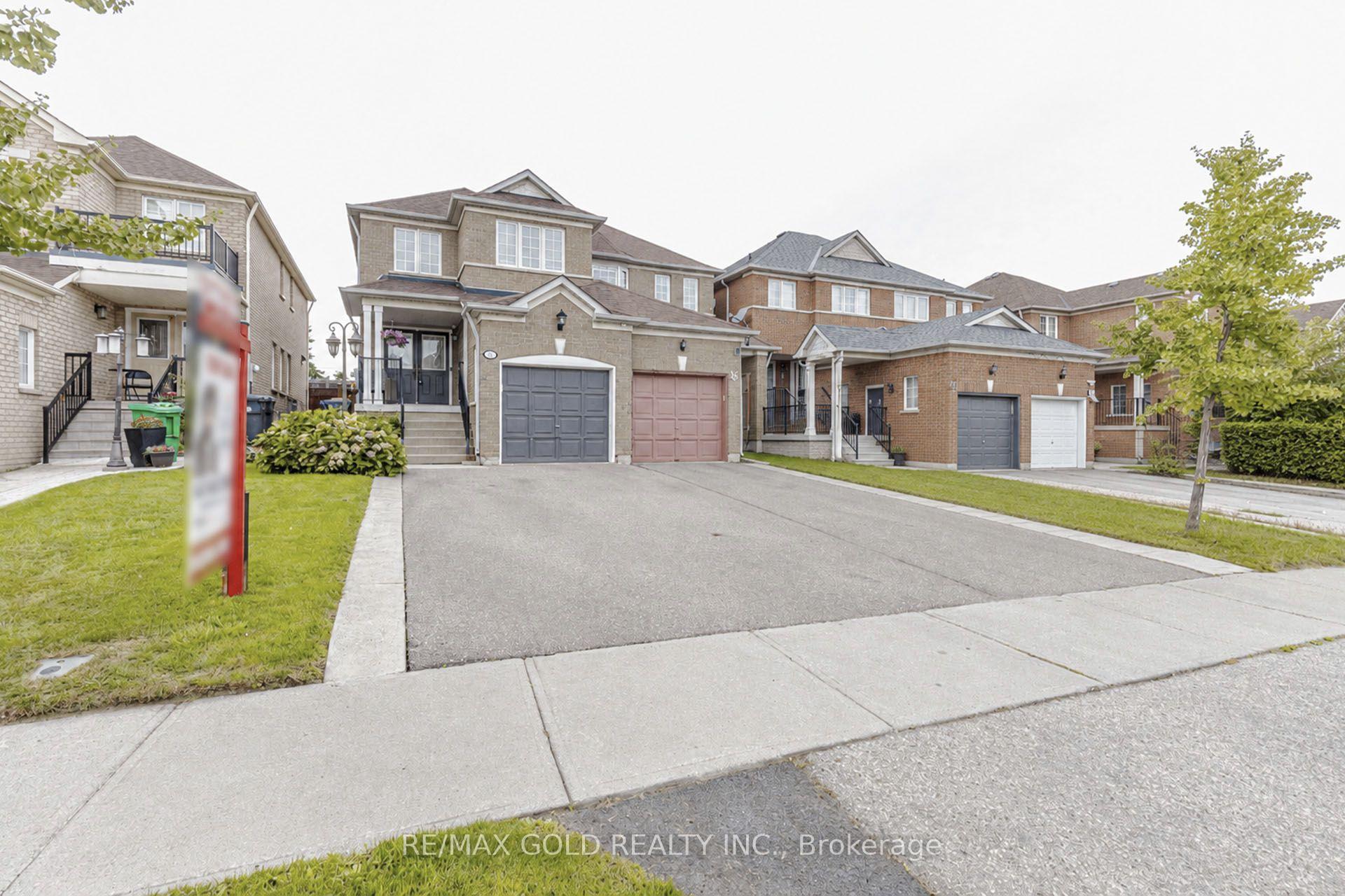Photo 3 of 36 Summerdale Crescent, Brampton, Fletcher's Meadow — HOMEH