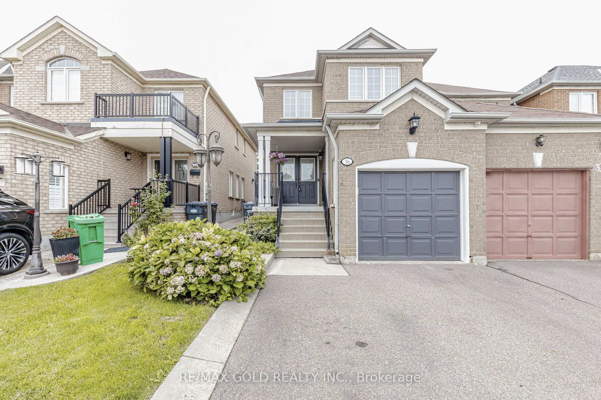 Photo 5 of 36 Summerdale Crescent, Brampton, Fletcher's Meadow — HOMEH
