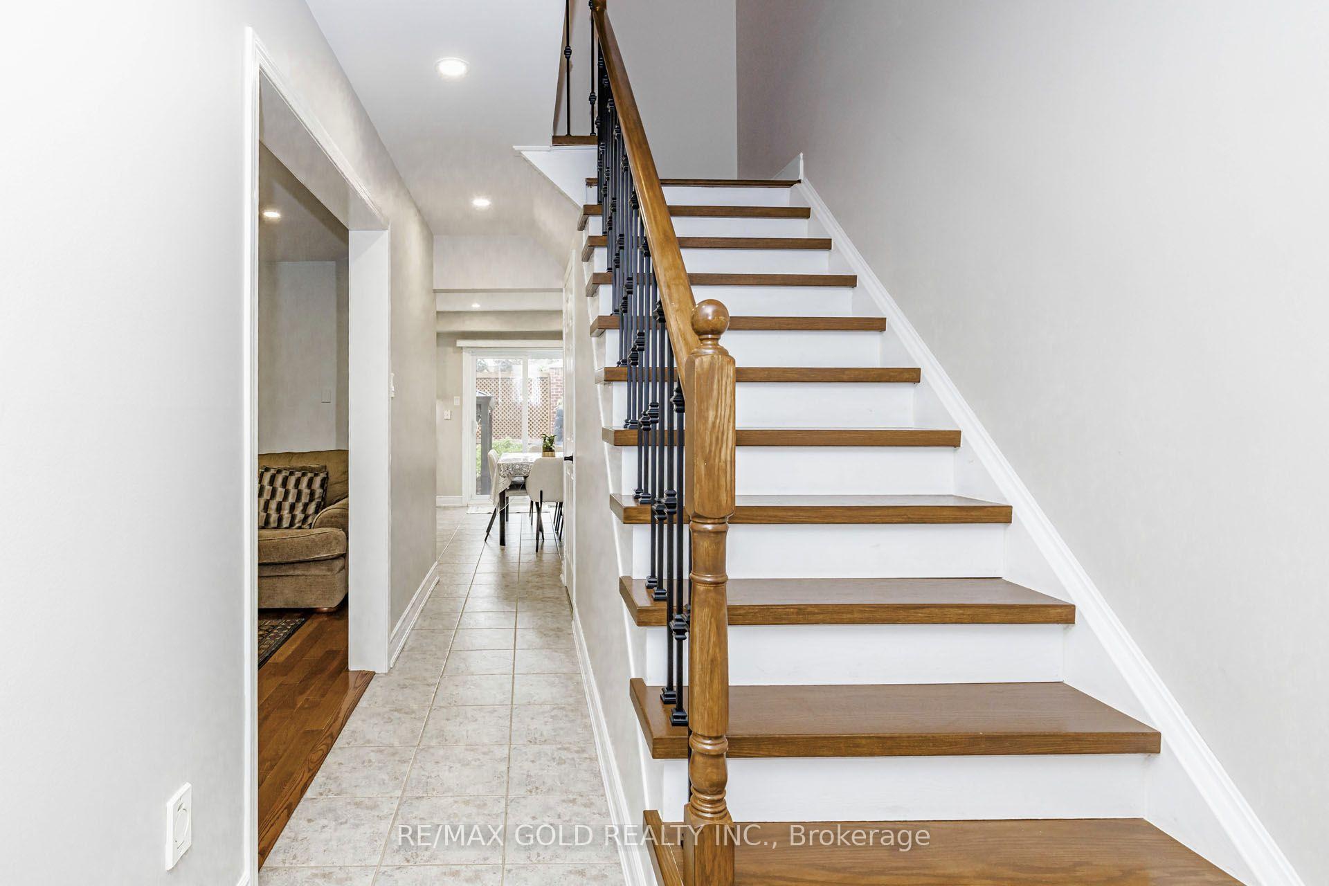 Photo 14 of 36 Summerdale Crescent, Brampton, Fletcher's Meadow — HOMEH
