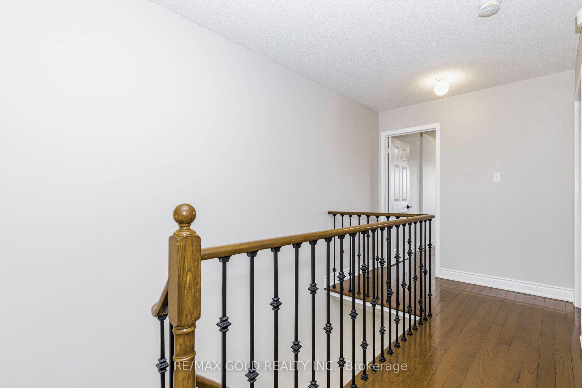 Photo 16 of 36 Summerdale Crescent, Brampton, Fletcher's Meadow — HOMEH