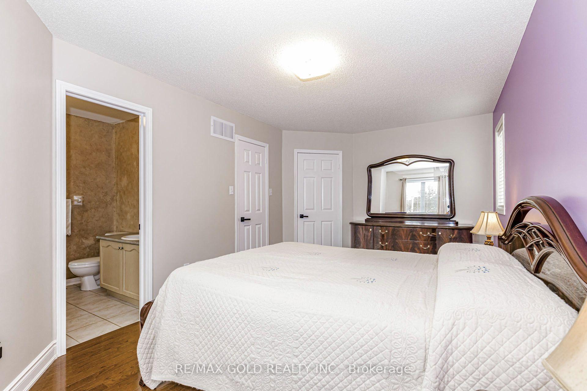 Photo 17 of 36 Summerdale Crescent, Brampton, Fletcher's Meadow — HOMEH