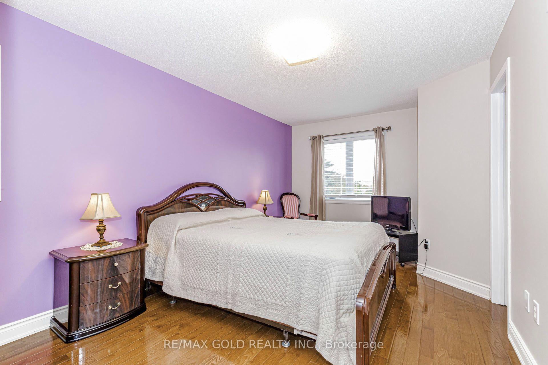 Photo 18 of 36 Summerdale Crescent, Brampton, Fletcher's Meadow — HOMEH