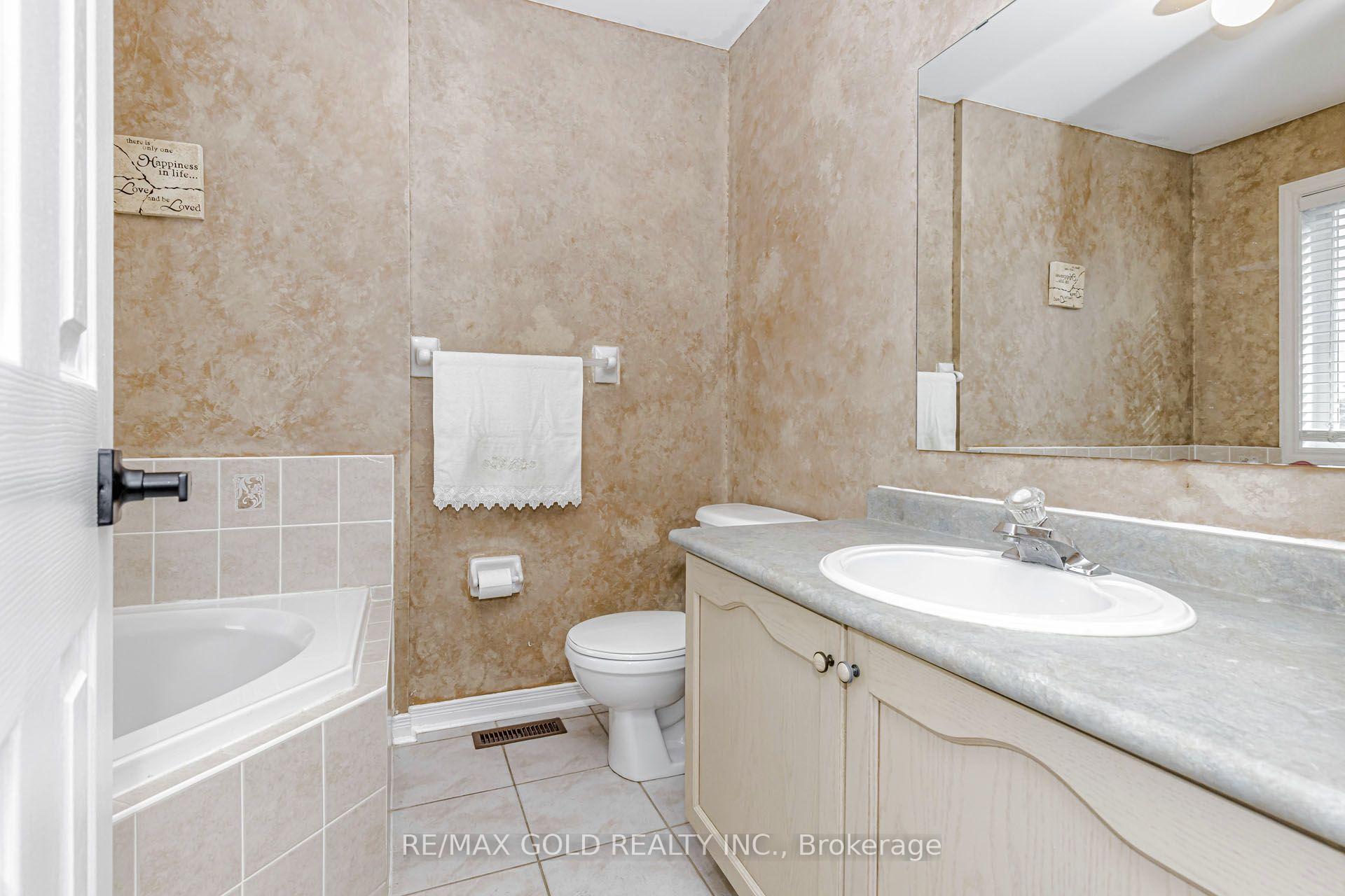 Photo 19 of 36 Summerdale Crescent, Brampton, Fletcher's Meadow — HOMEH