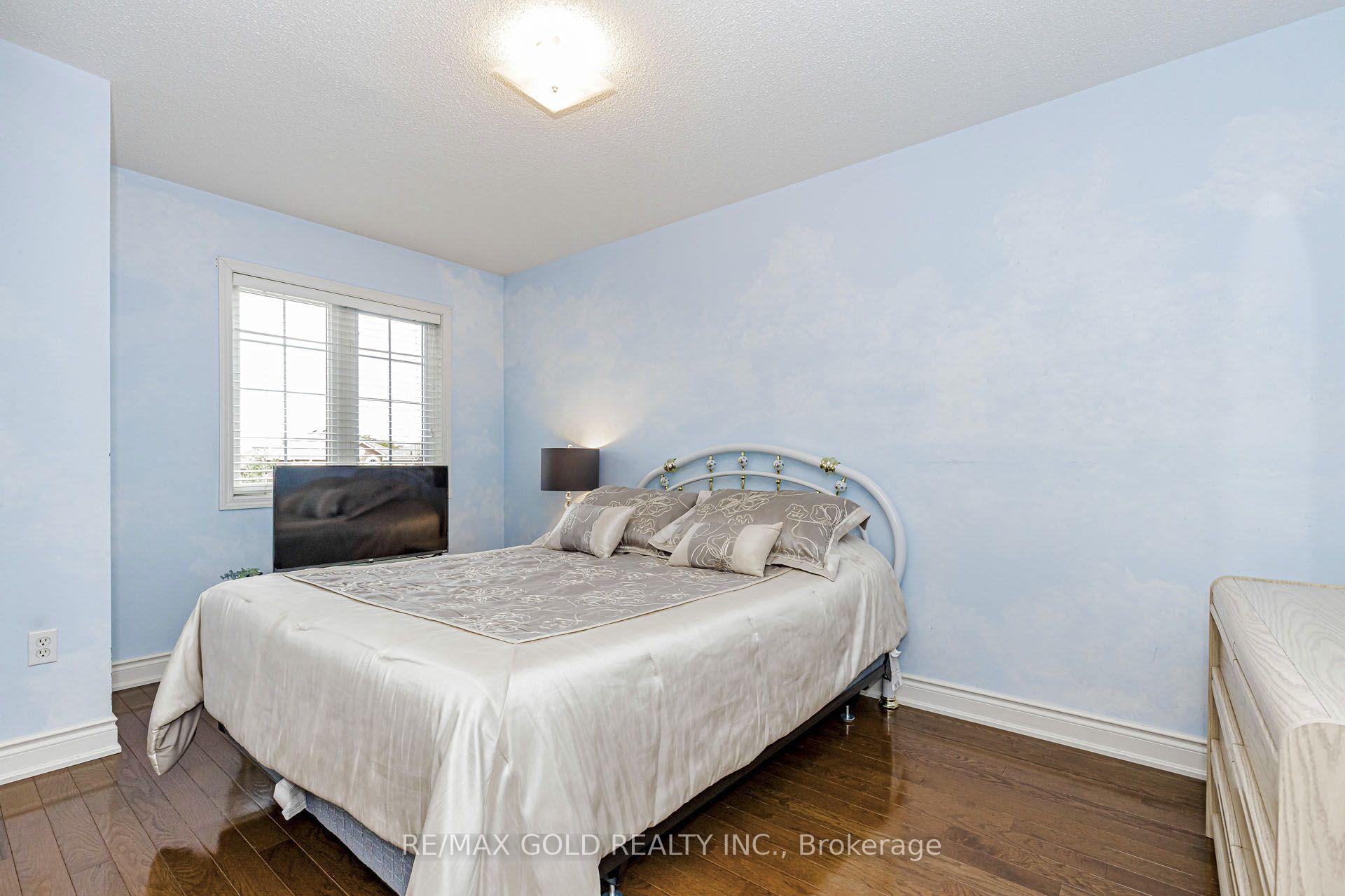 Photo 21 of 36 Summerdale Crescent, Brampton, Fletcher's Meadow — HOMEH