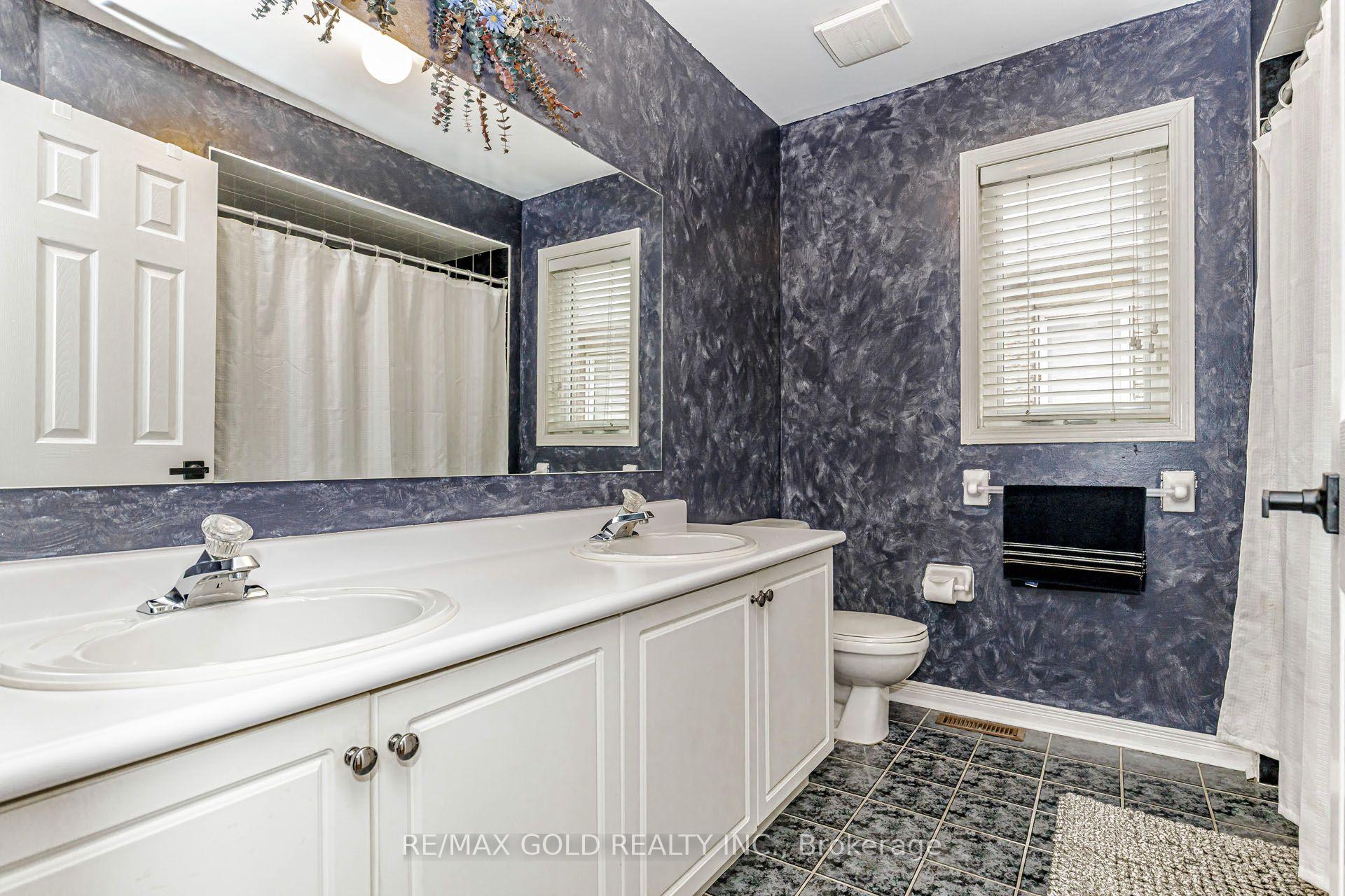 Photo 24 of 36 Summerdale Crescent, Brampton, Fletcher's Meadow — HOMEH