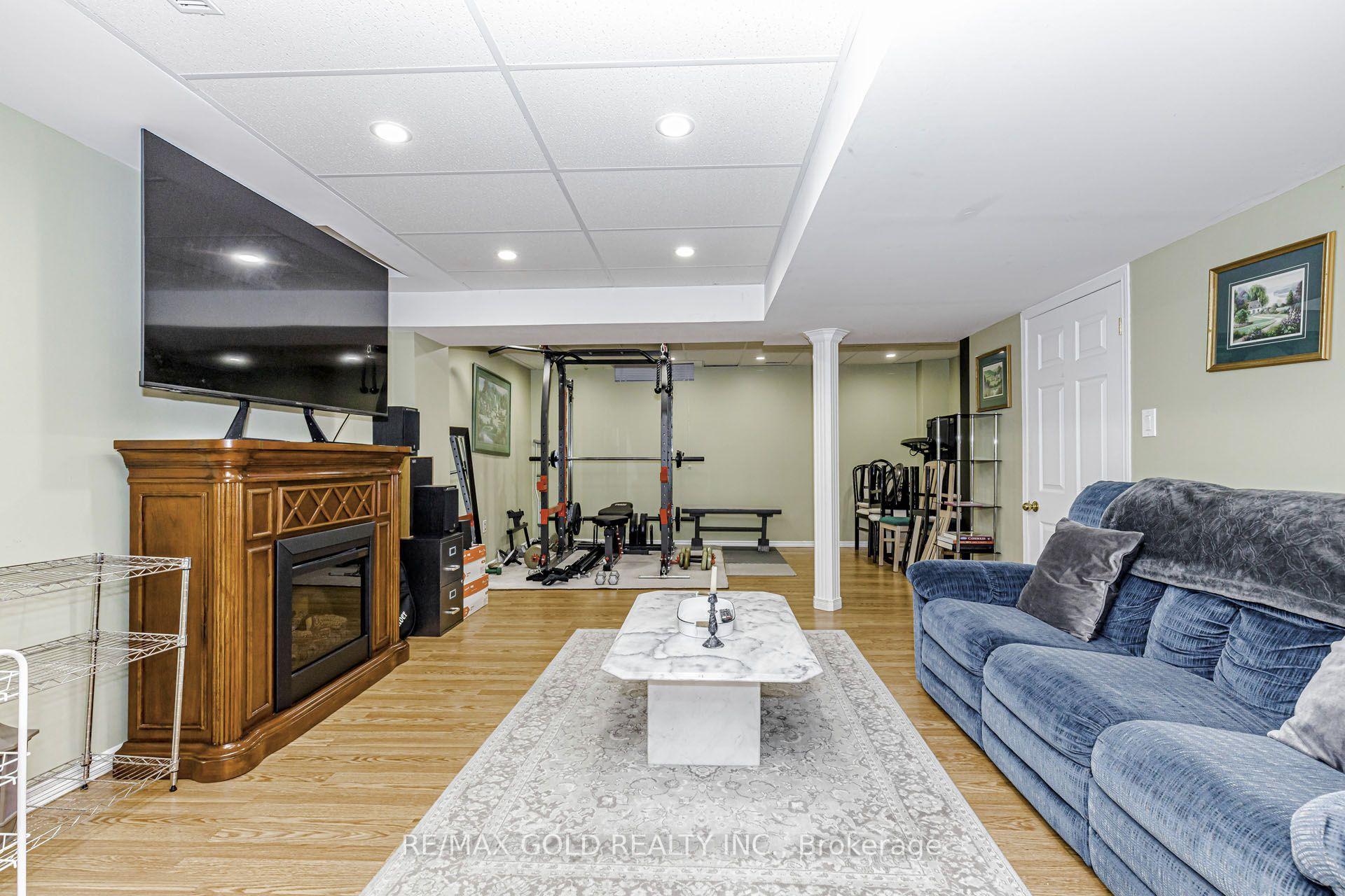 Photo 25 of 36 Summerdale Crescent, Brampton, Fletcher's Meadow — HOMEH