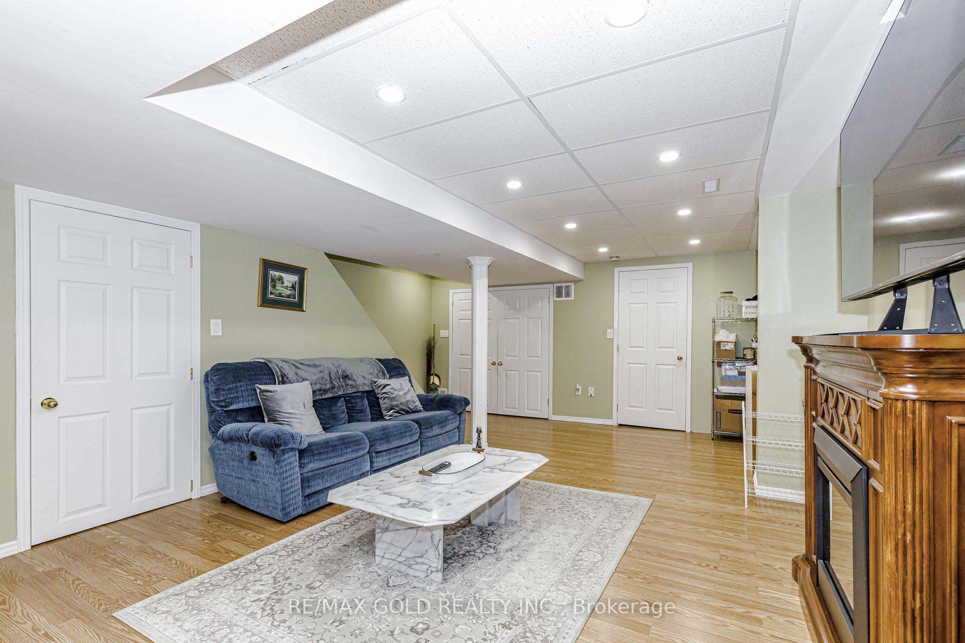 Photo 26 of 36 Summerdale Crescent, Brampton, Fletcher's Meadow — HOMEH