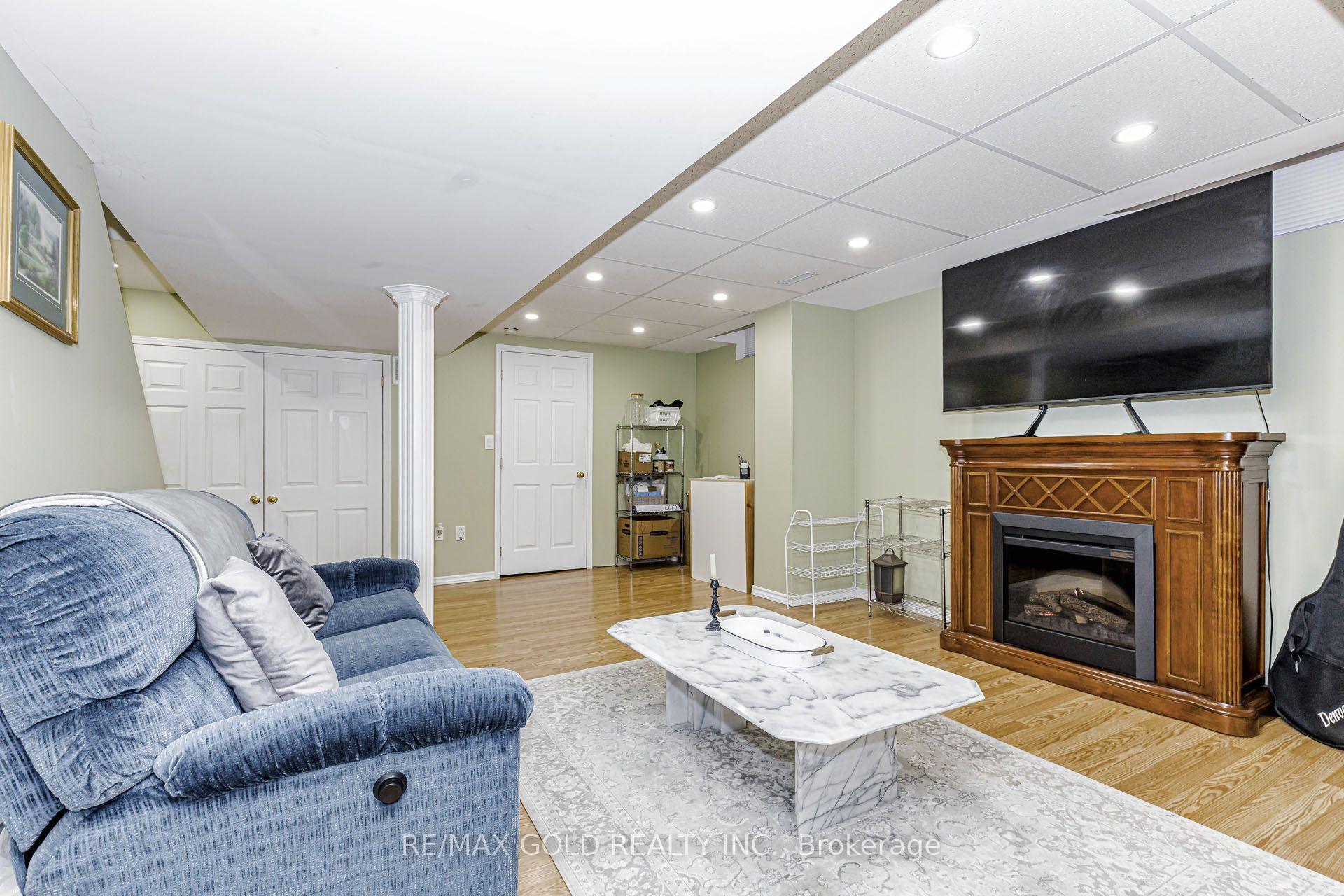 Photo 27 of 36 Summerdale Crescent, Brampton, Fletcher's Meadow — HOMEH